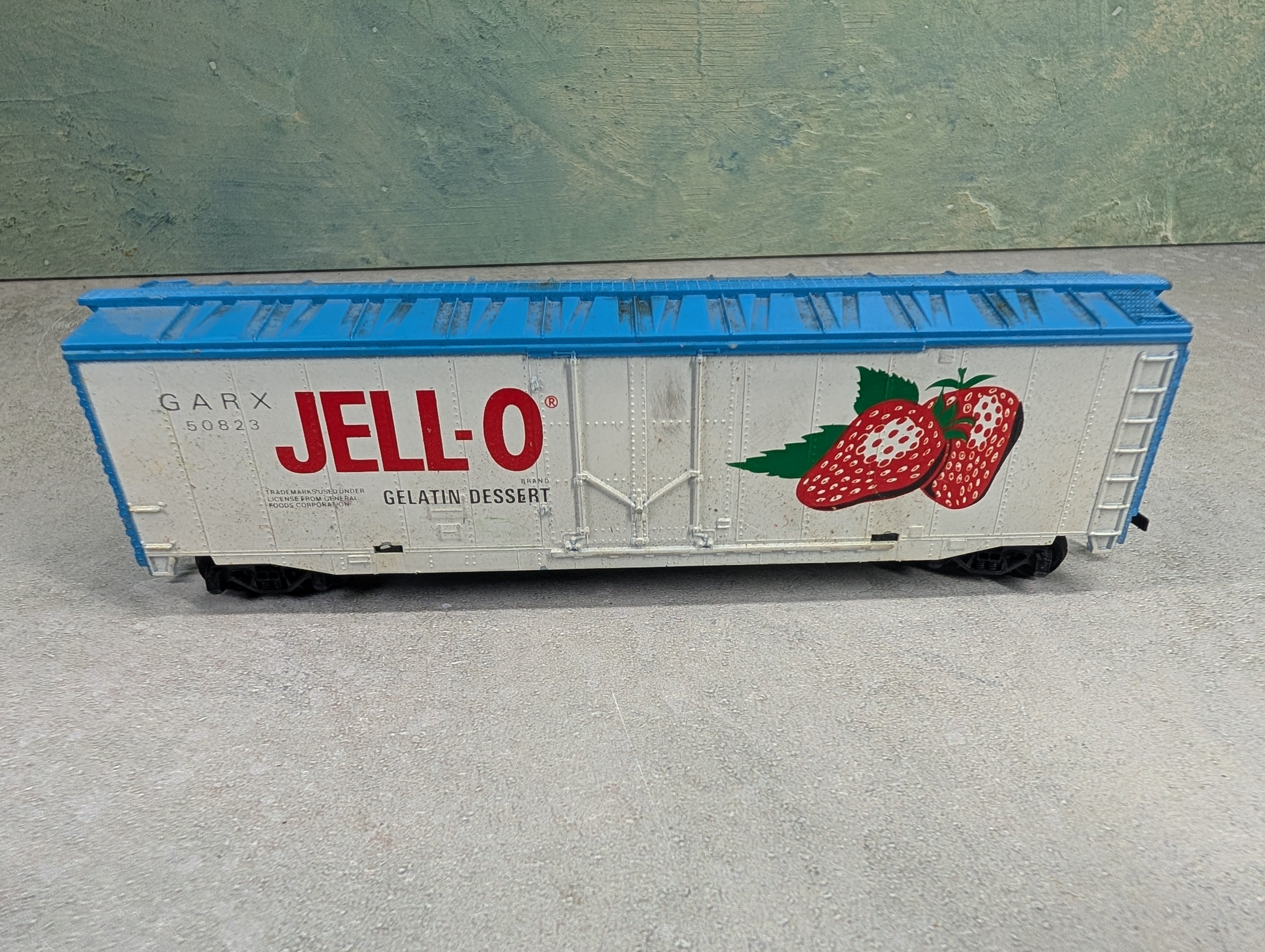 USED Tyco HO Scale 50' Billboard Box Car Jell-O GARX #50823