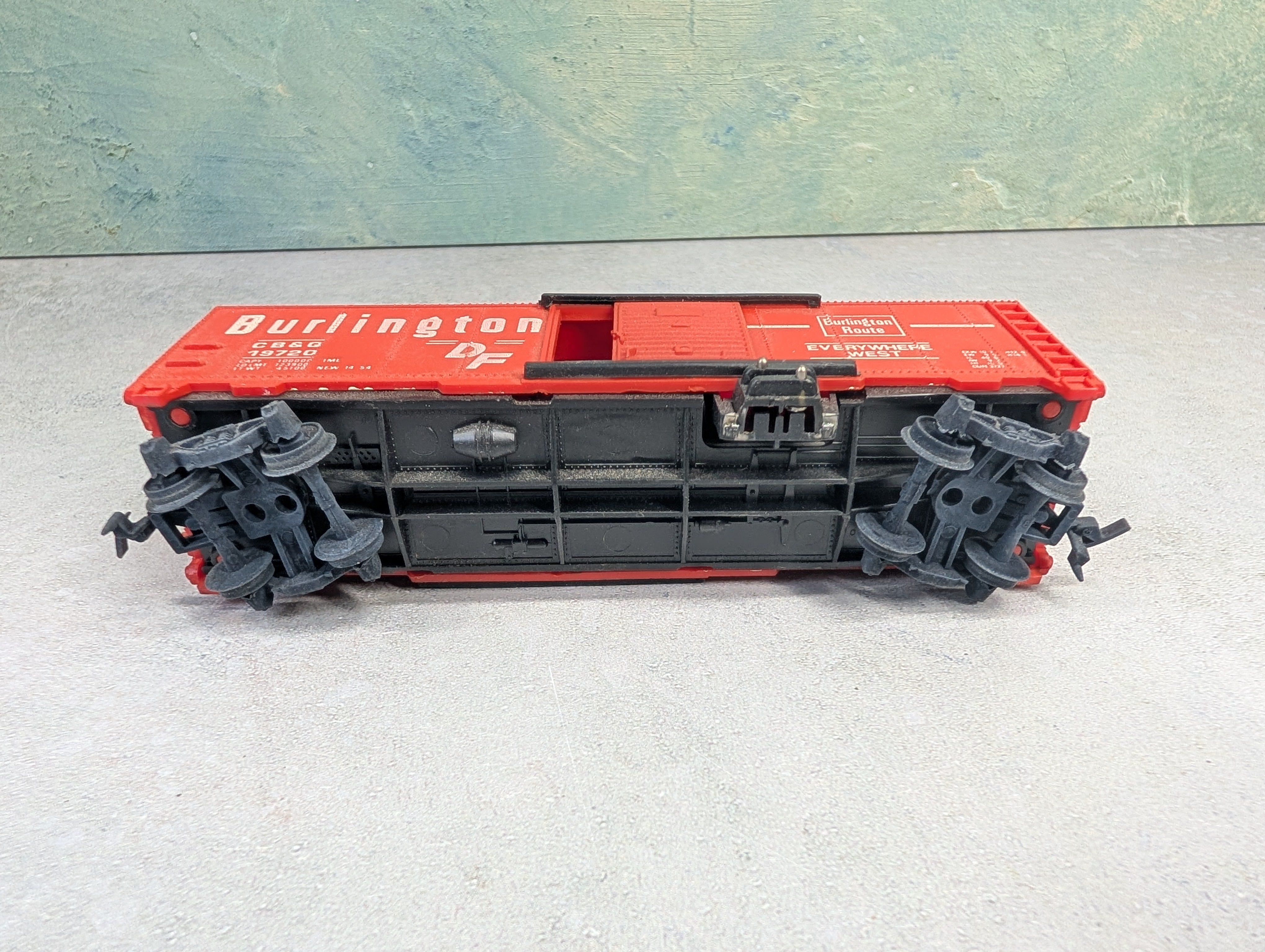 USED Tyco HO Scale 40' Box Car Burlington CB&Q #19720