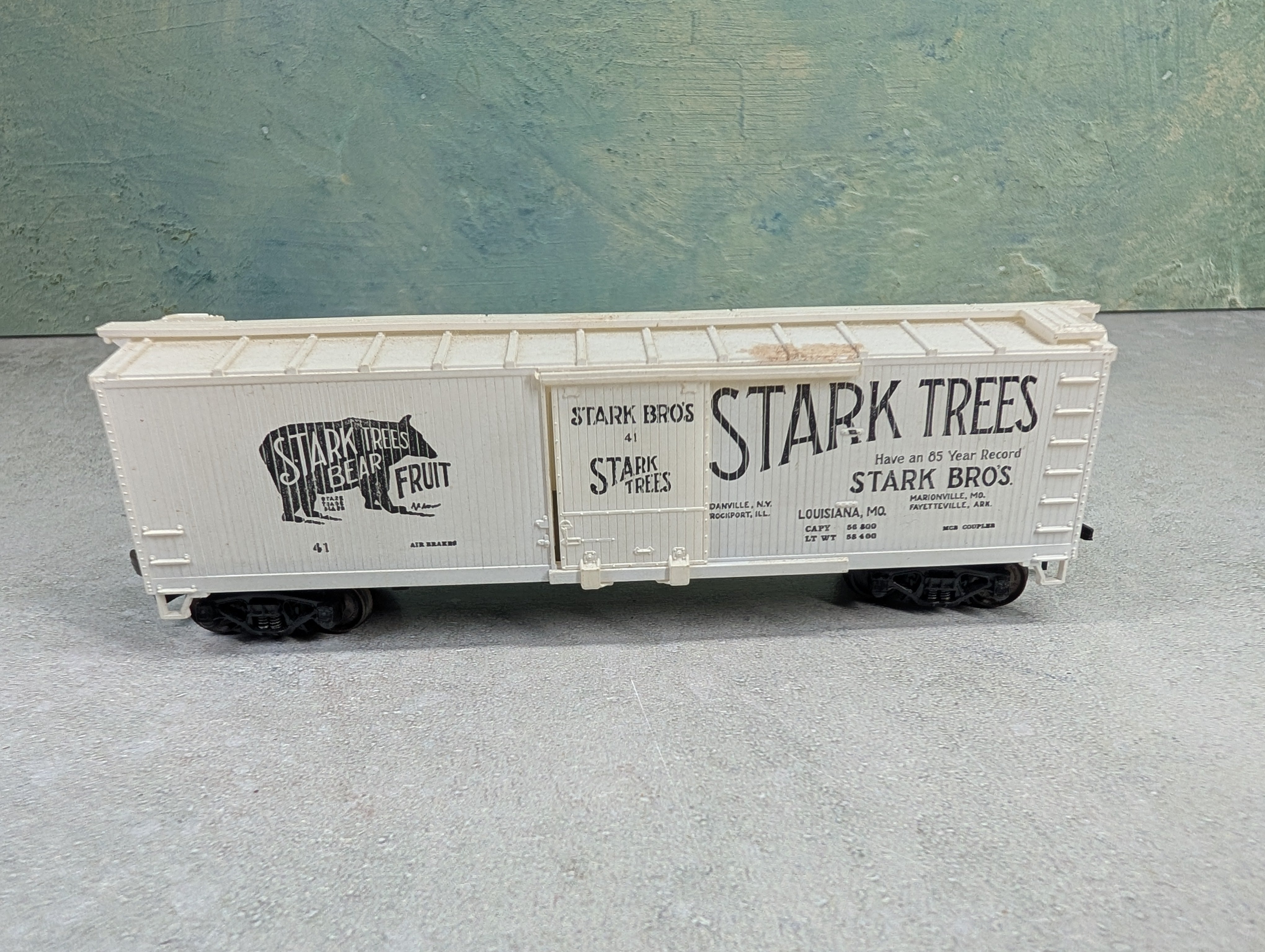 USED TRAIN MINIATURE HO Scale Wooden Billboard Box Car Stark Trees, Stark Bros SBX #41