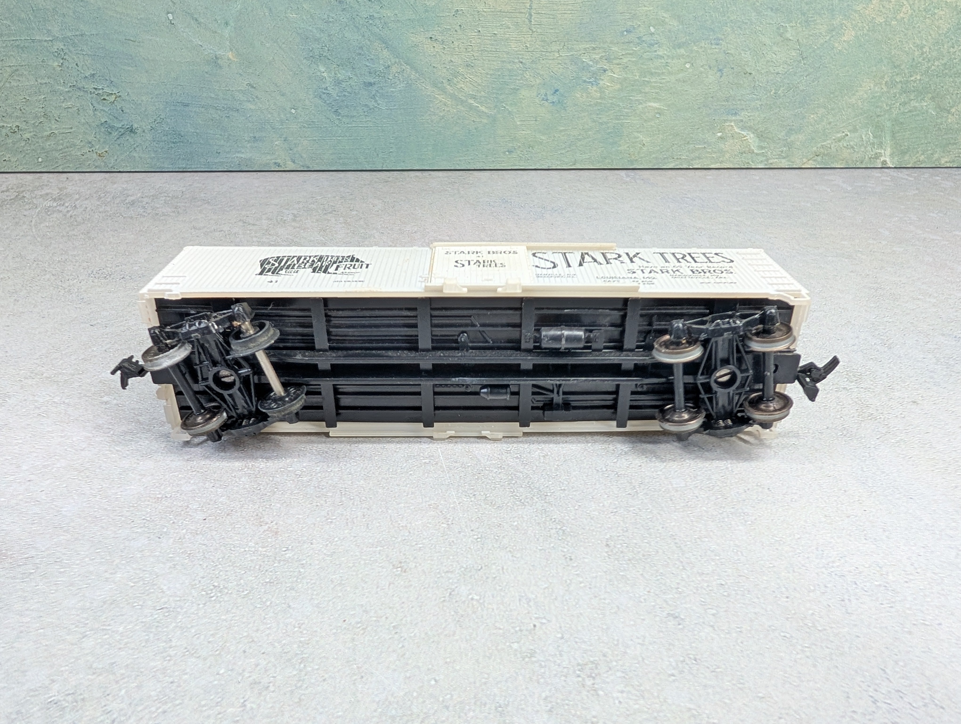 USED TRAIN MINIATURE HO Scale Wooden Billboard Box Car Stark Trees, Stark Bros SBX #41
