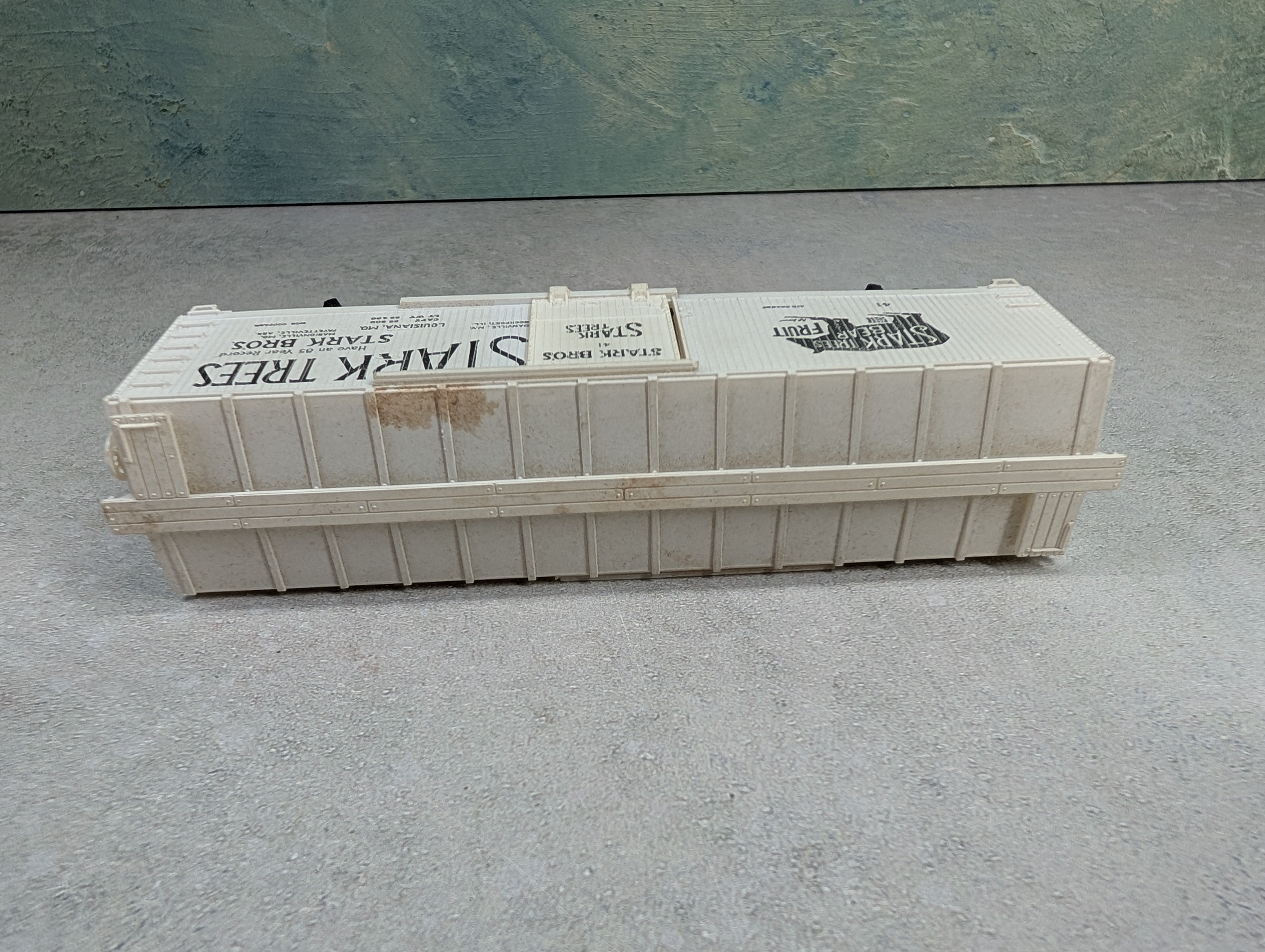 USED TRAIN MINIATURE HO Scale Wooden Billboard Box Car Stark Trees, Stark Bros SBX #41