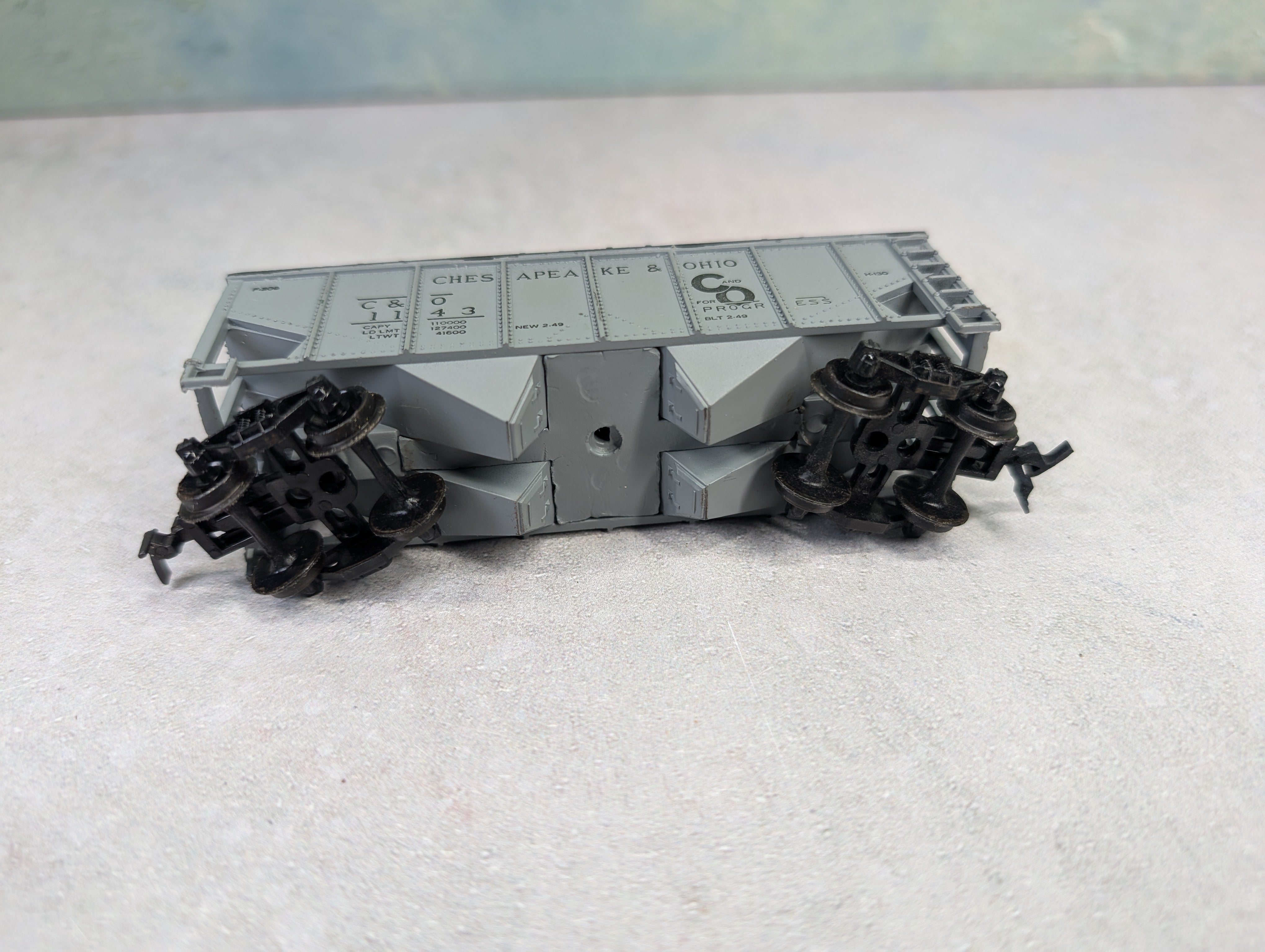USED HO Scale 2 Bay Covered Hopper Chesapeake and Ohio C&O #1143