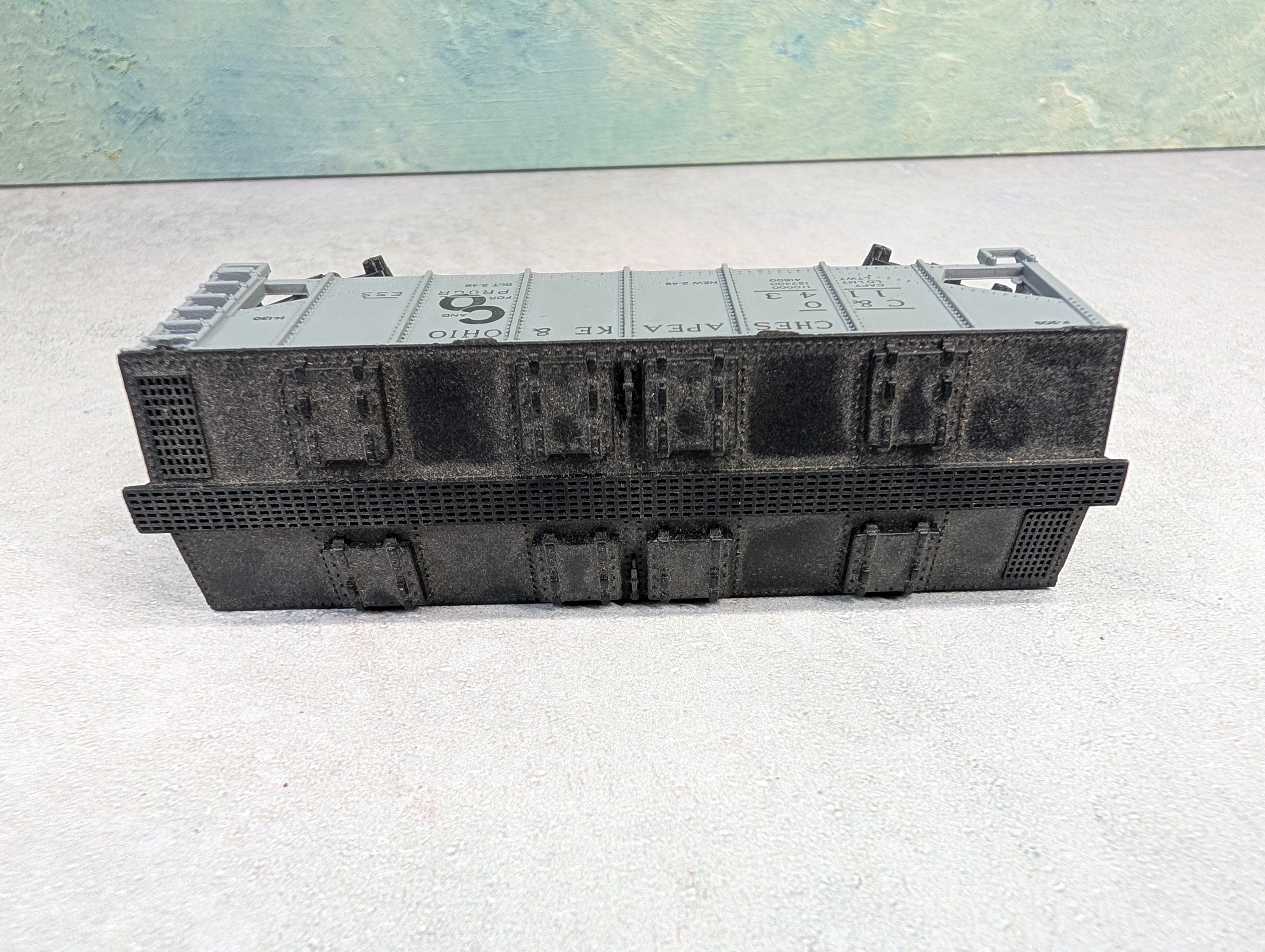 USED HO Scale 2 Bay Covered Hopper Chesapeake and Ohio C&O #1143