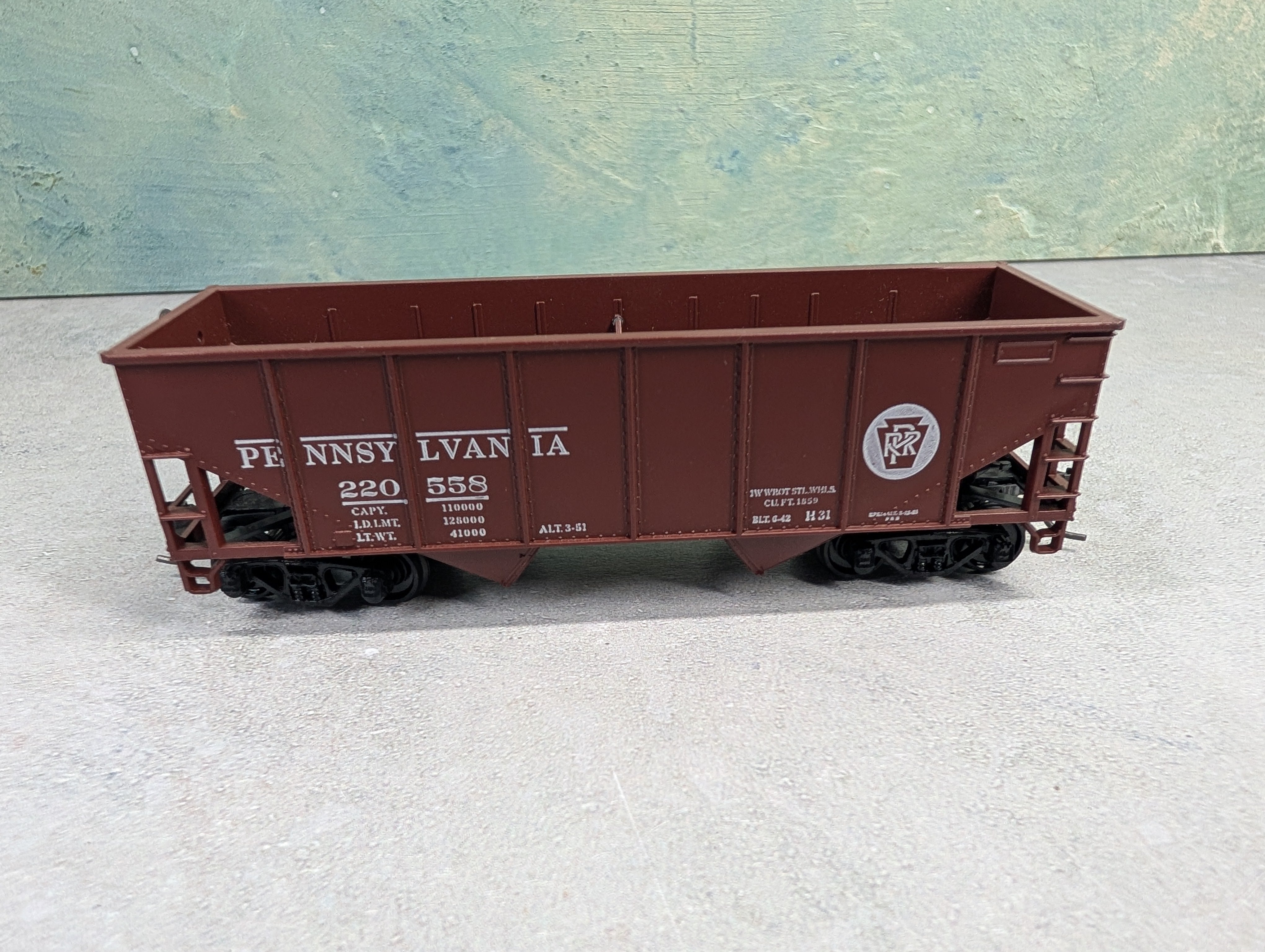 USED Athearn HO Scale 2 Bay Open Hopper Pennsylvania PRR #220558