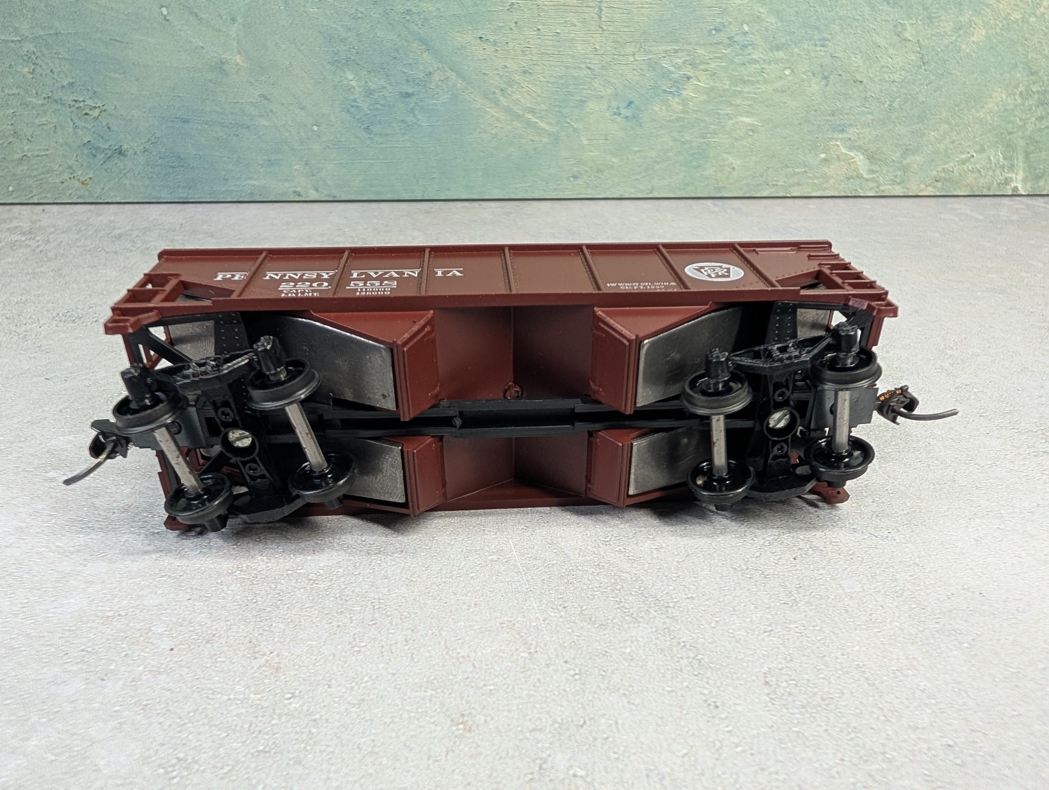 USED Athearn HO Scale 2 Bay Open Hopper Pennsylvania PRR #220558