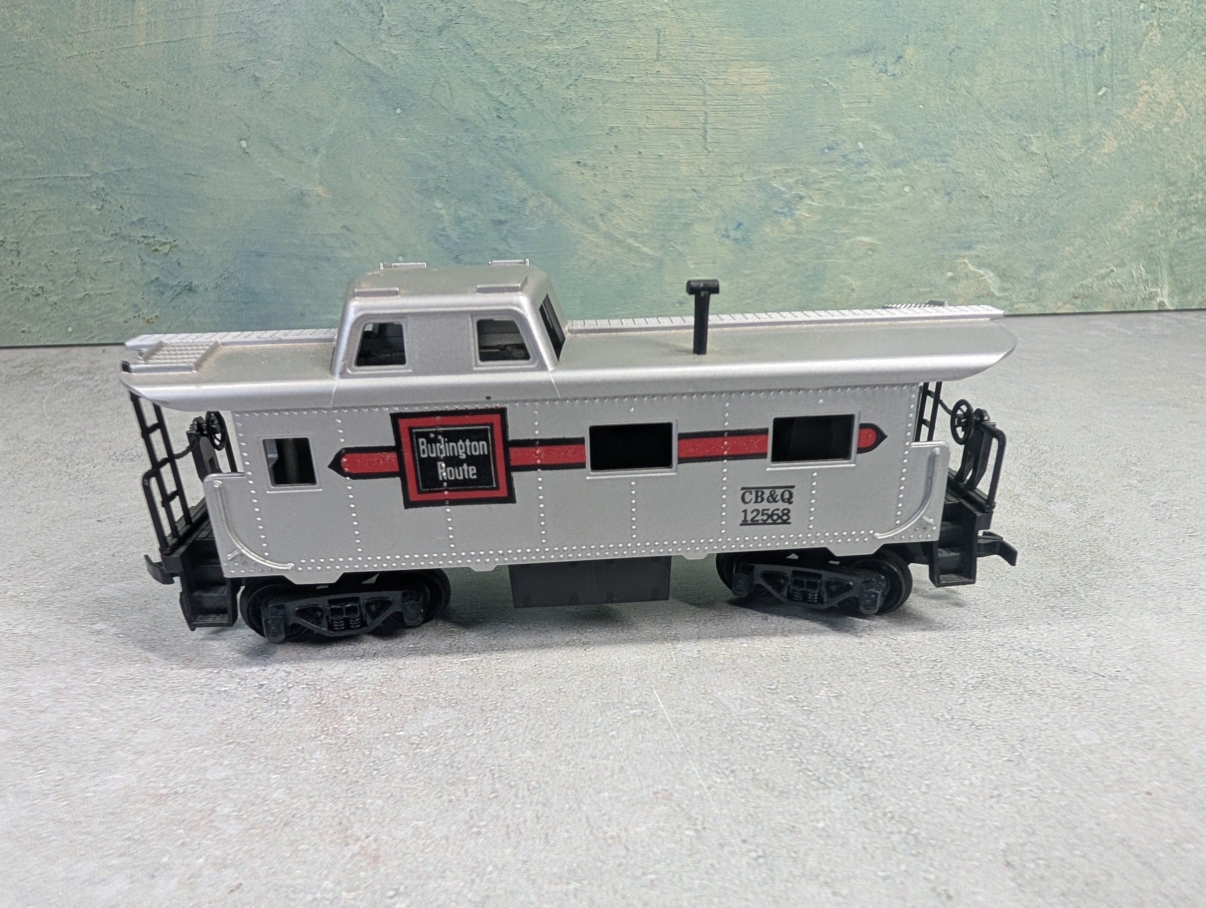 USED Tyco HO Scale Caboose Burlington CB&Q #12568