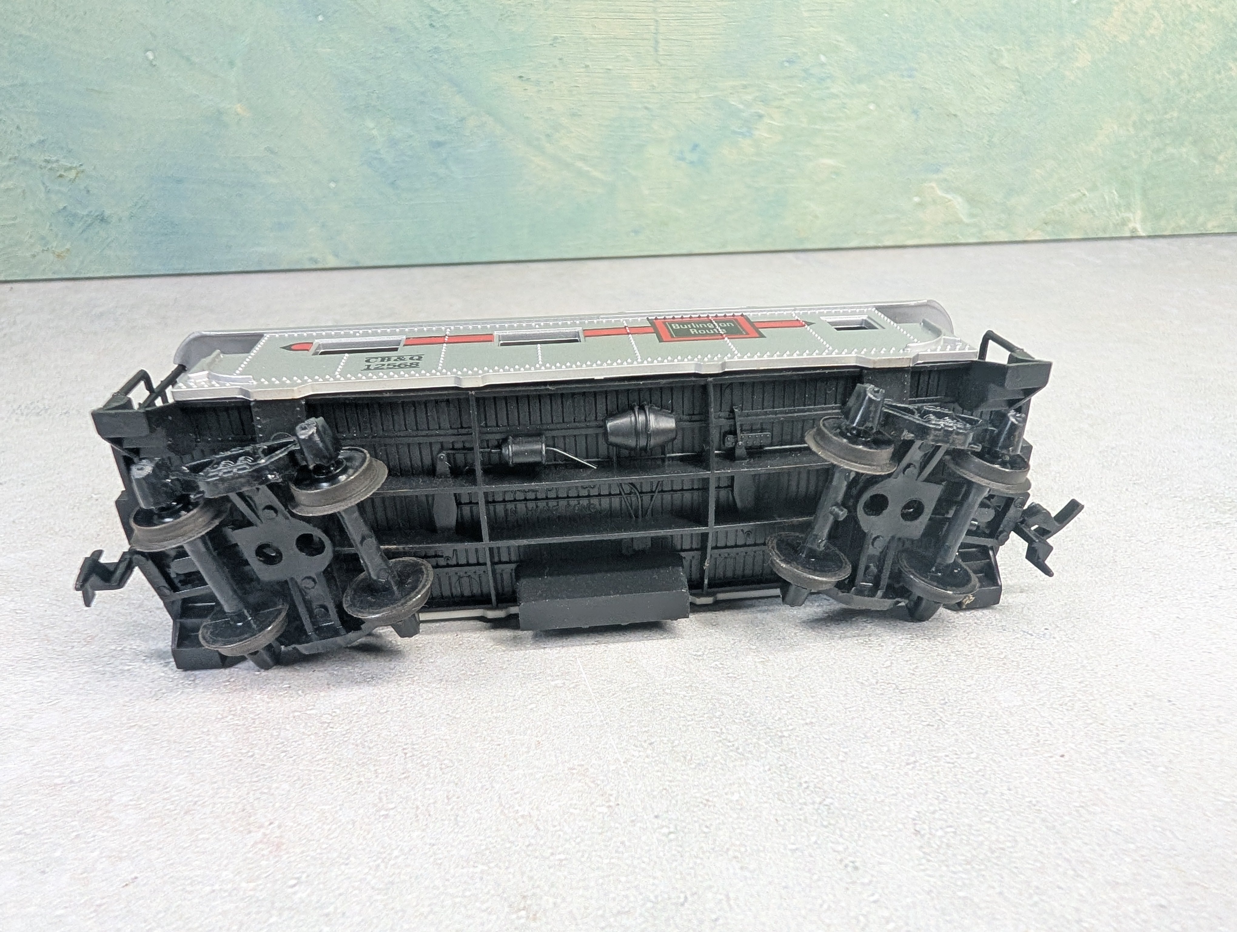 USED Tyco HO Scale Caboose Burlington CB&Q #12568