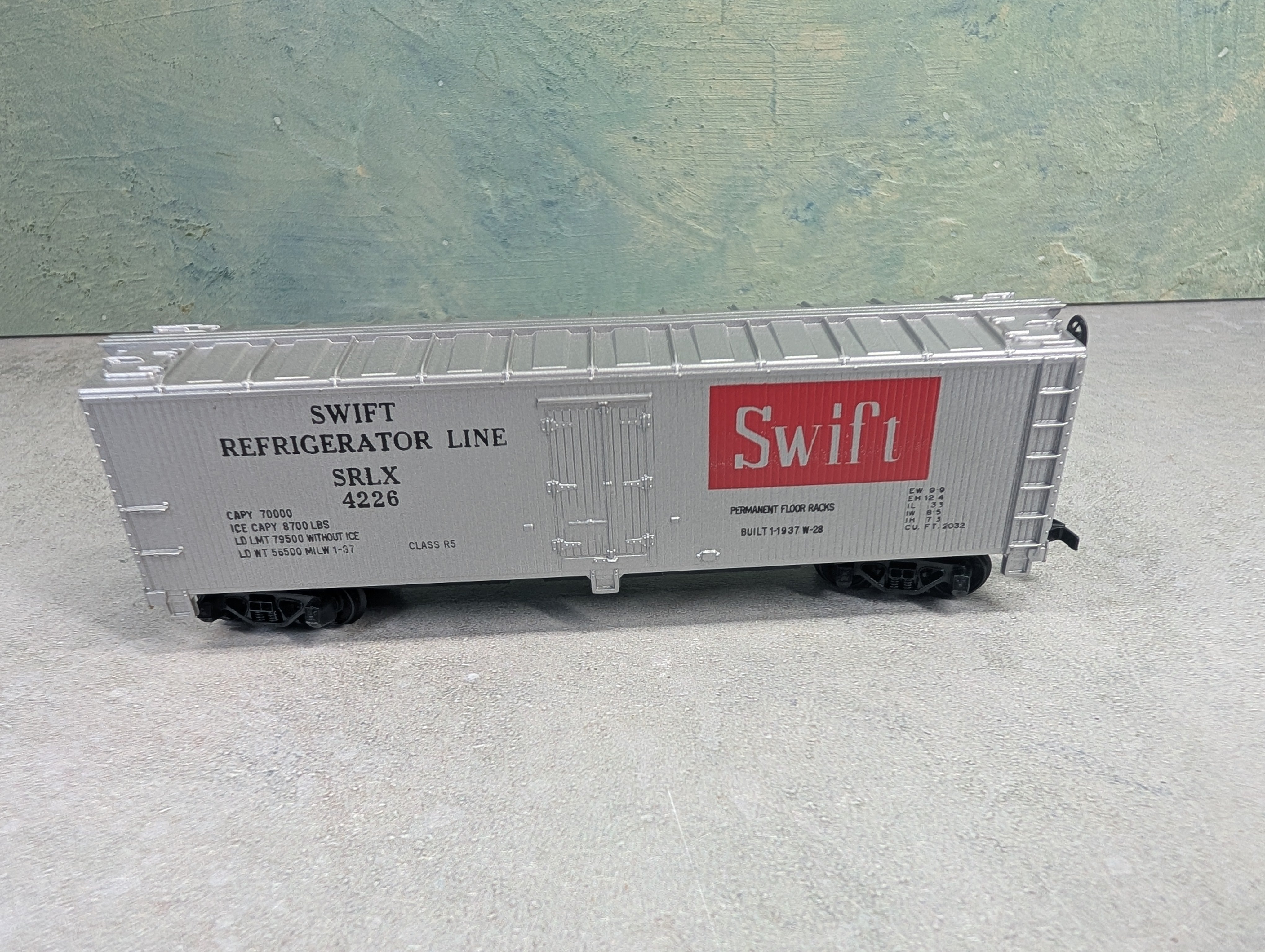 USED Tyco HO Scale 40' Wooden Reefer Box Car Swift Refrigerator Line SRLX #4226