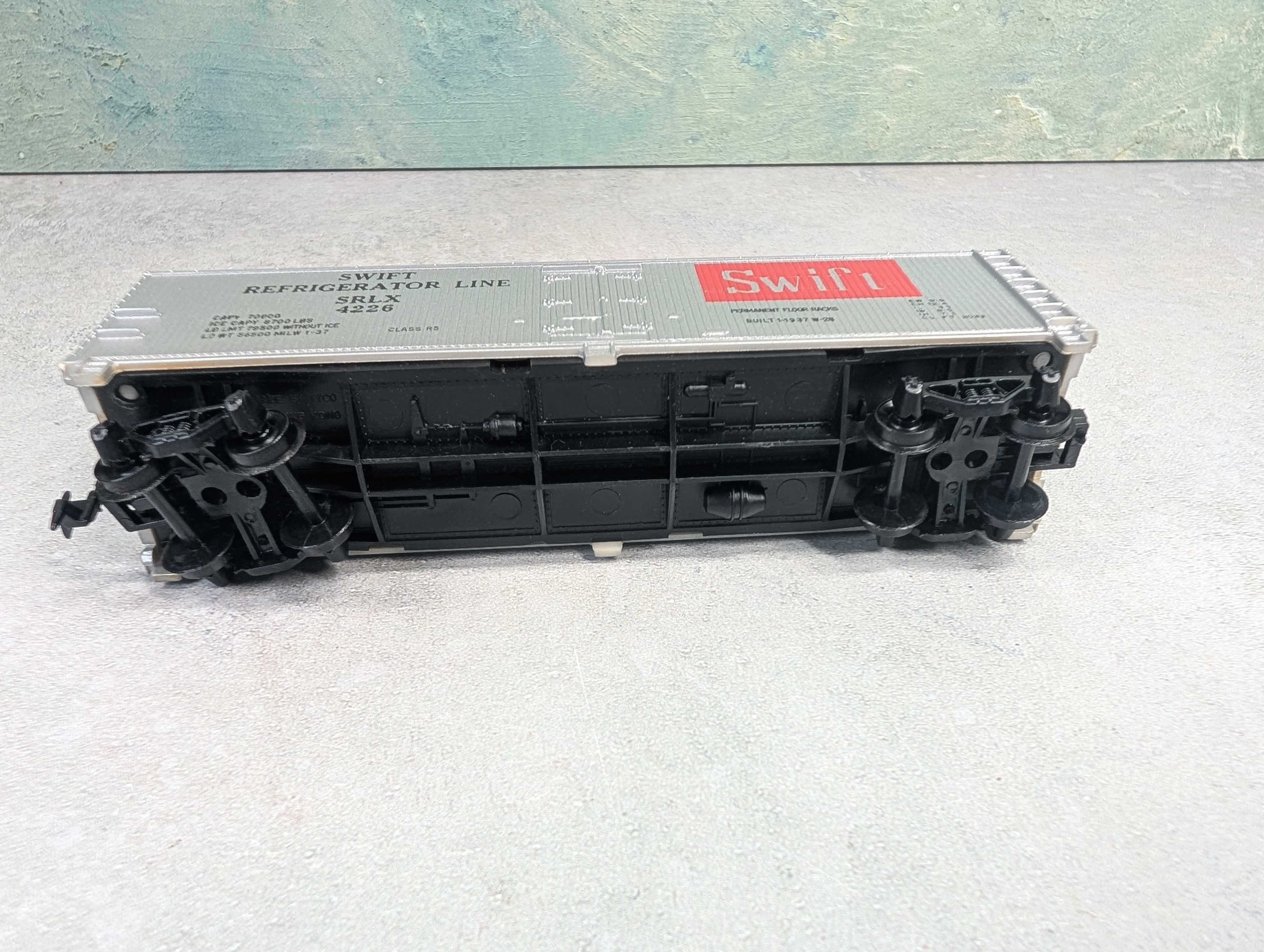 USED Tyco HO Scale 40' Wooden Reefer Box Car Swift Refrigerator Line SRLX #4226