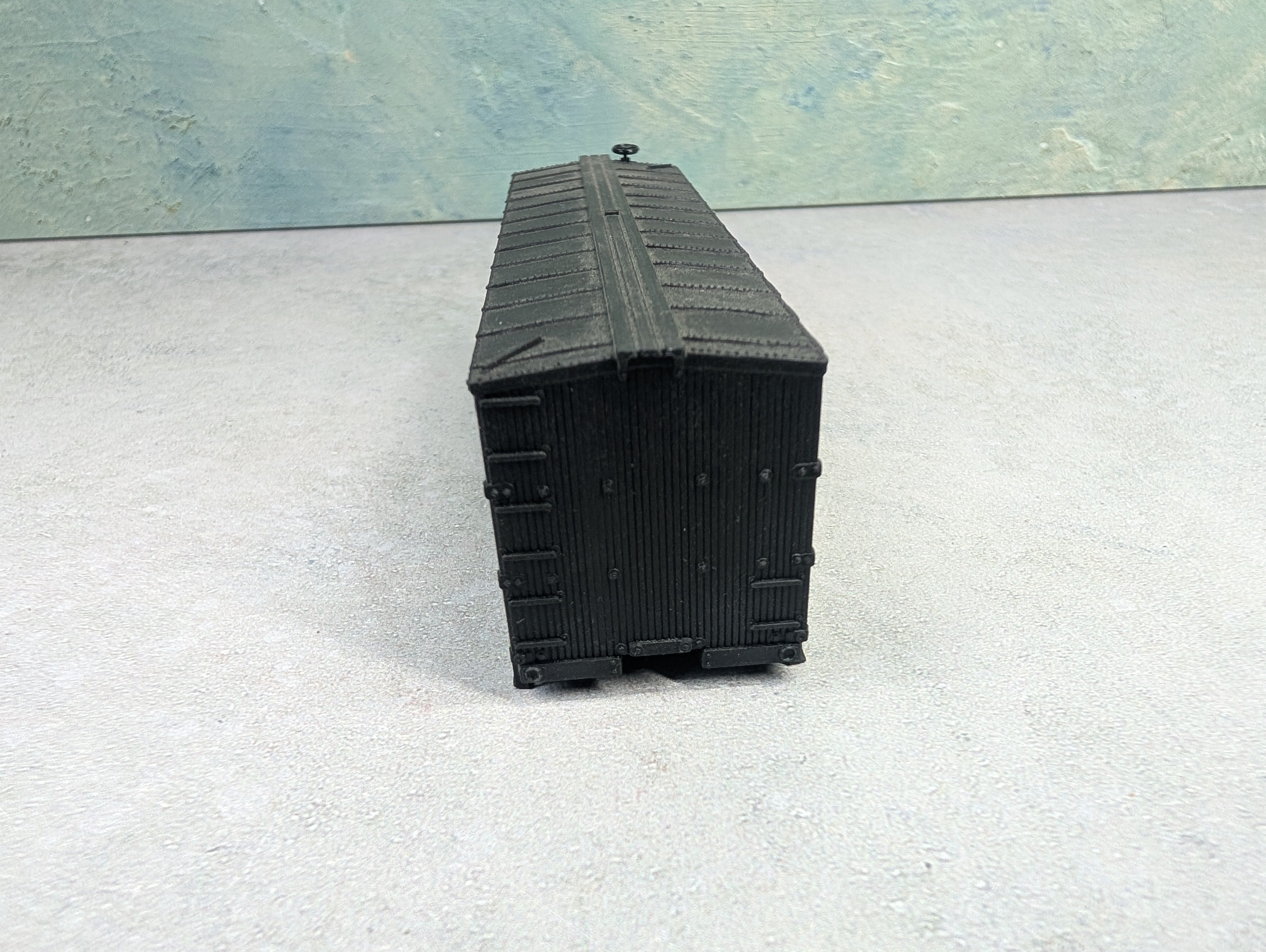 USED Roundhouse HO Scale Old Time Box Car Chicago Milwaukee & St Paul #25068 Lindsay Bros (Shell Only)