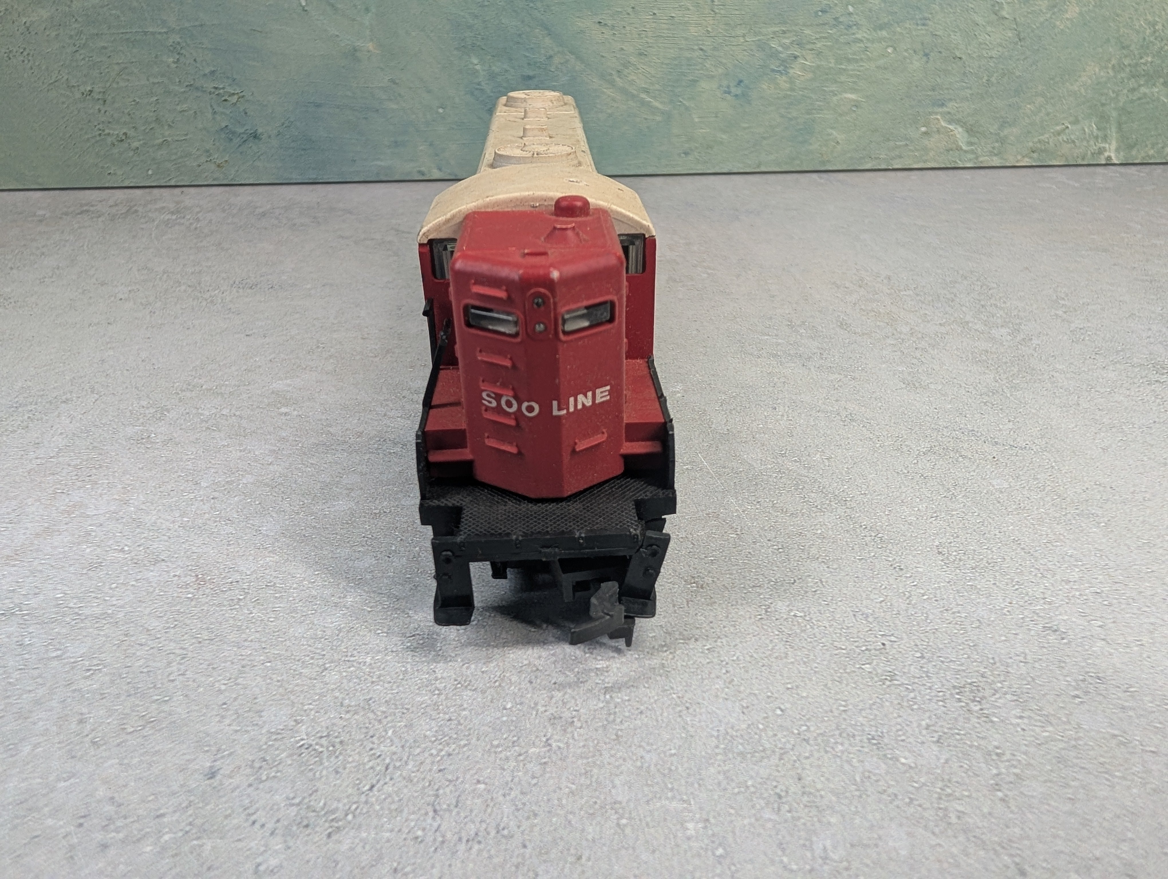 USED AHM HO Scale GP-18 High Nose Diesel Locomotive SOO Line #2405 Parts/Repairs Unpowered