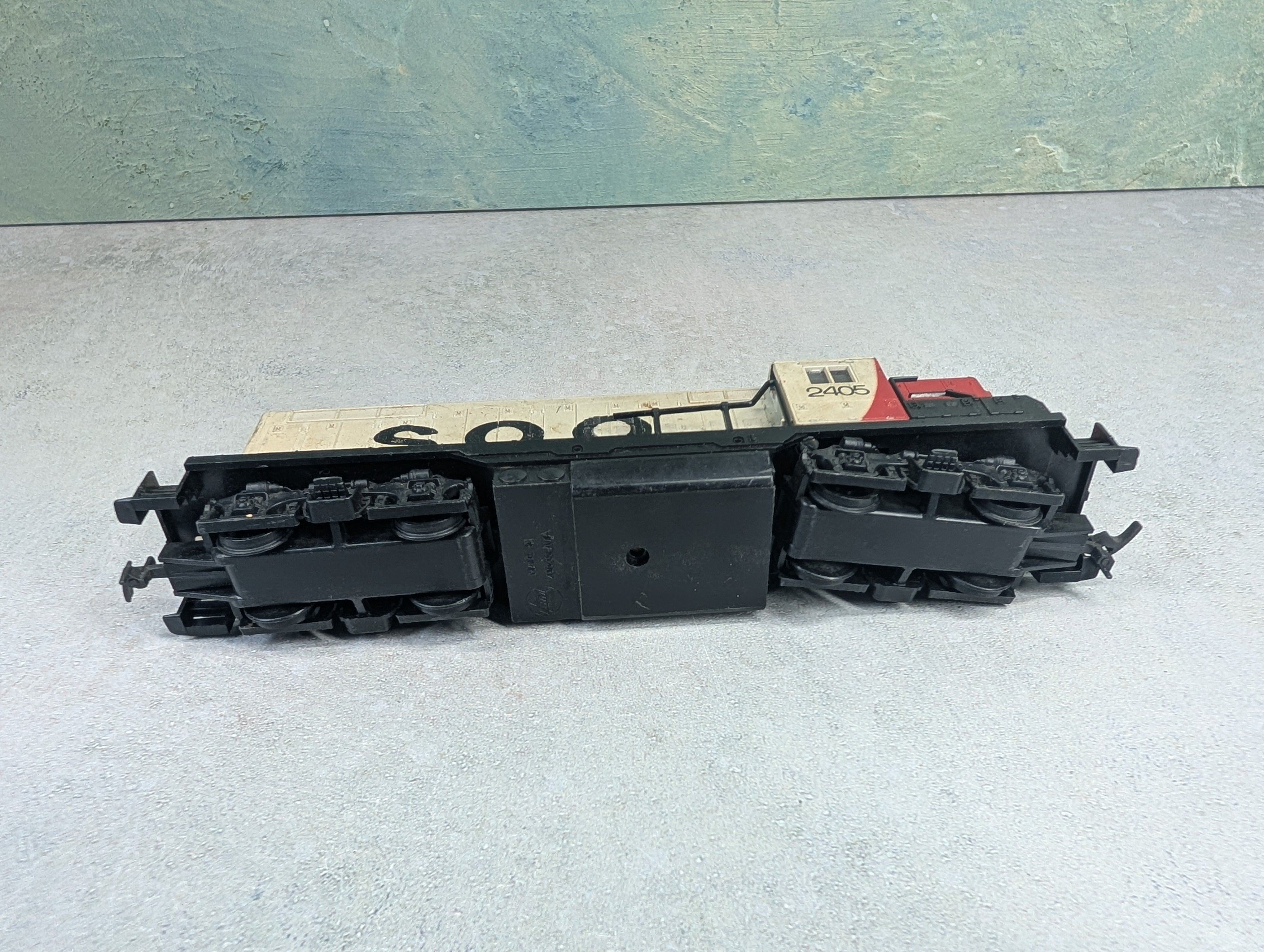 USED AHM HO Scale GP-18 High Nose Diesel Locomotive SOO Line #2405 Parts/Repairs Unpowered