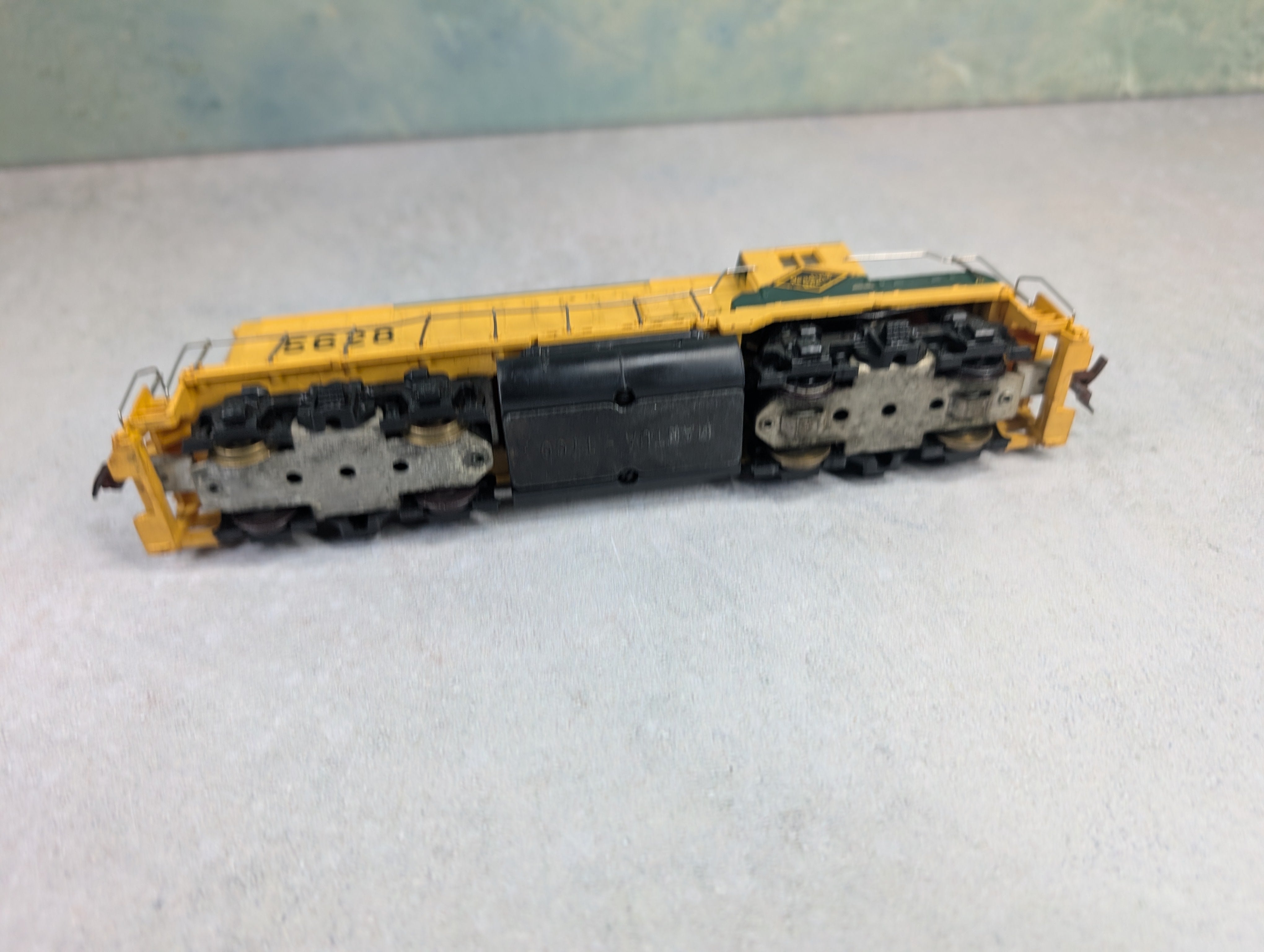 USED Mantua HO Scale GP-20 Diesel Locomotive Reading #5628 Parts/Repairs DC
