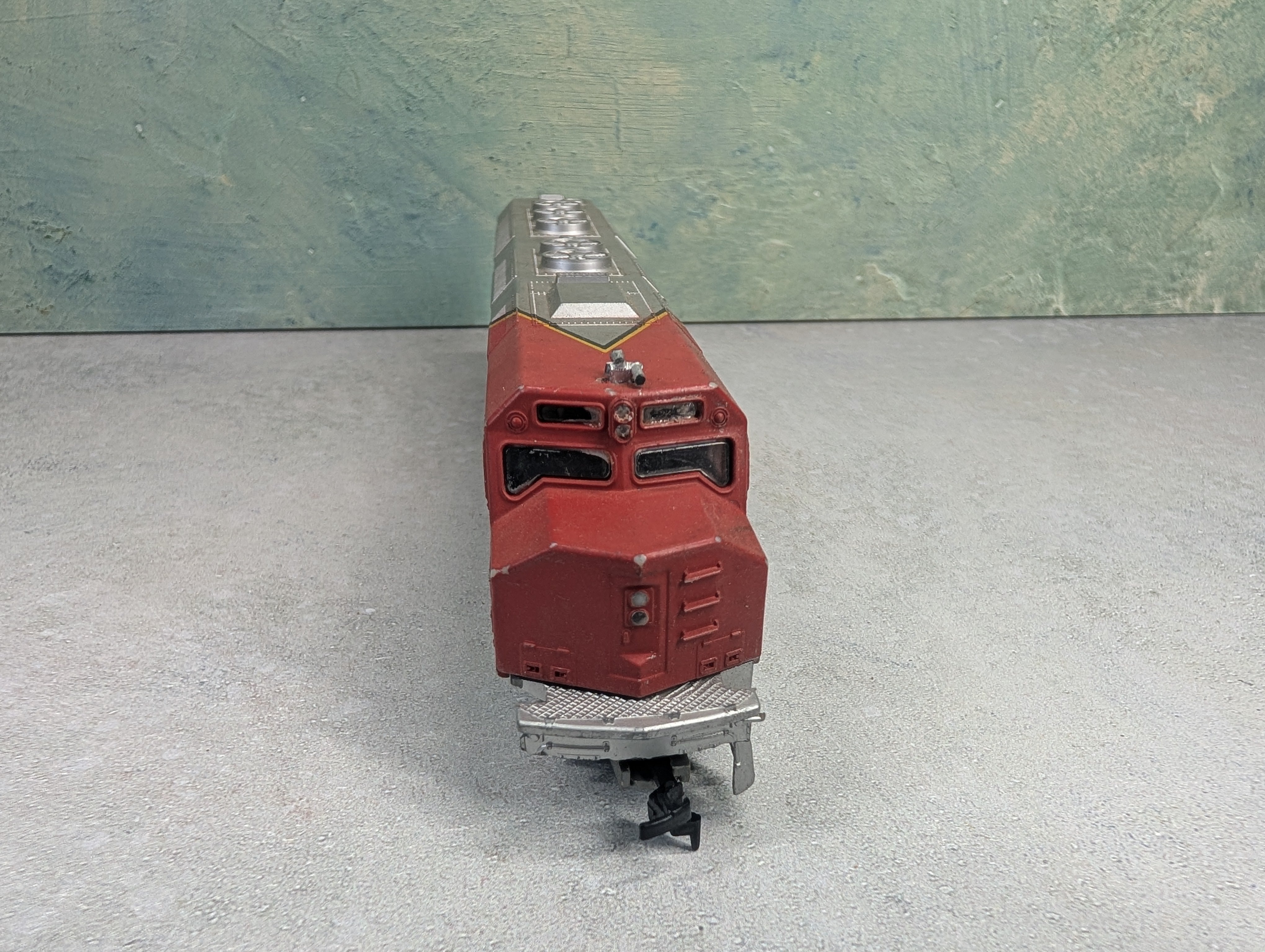 USED AHM HO Scale FP-45 Diesel Locomotive Santa Fe ATSF #1456 Unpowered