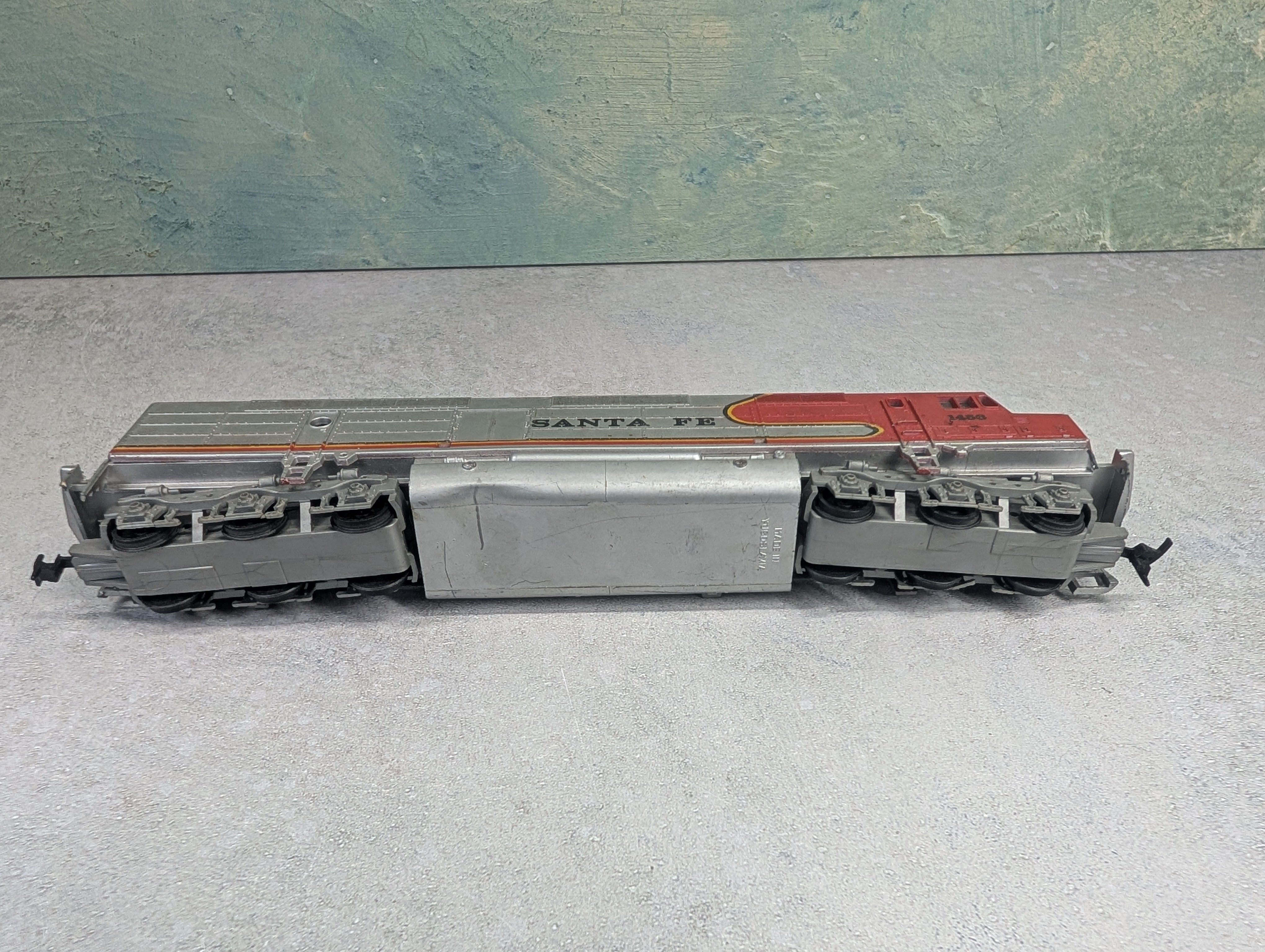 USED AHM HO Scale FP-45 Diesel Locomotive Santa Fe ATSF #1456 Unpowered