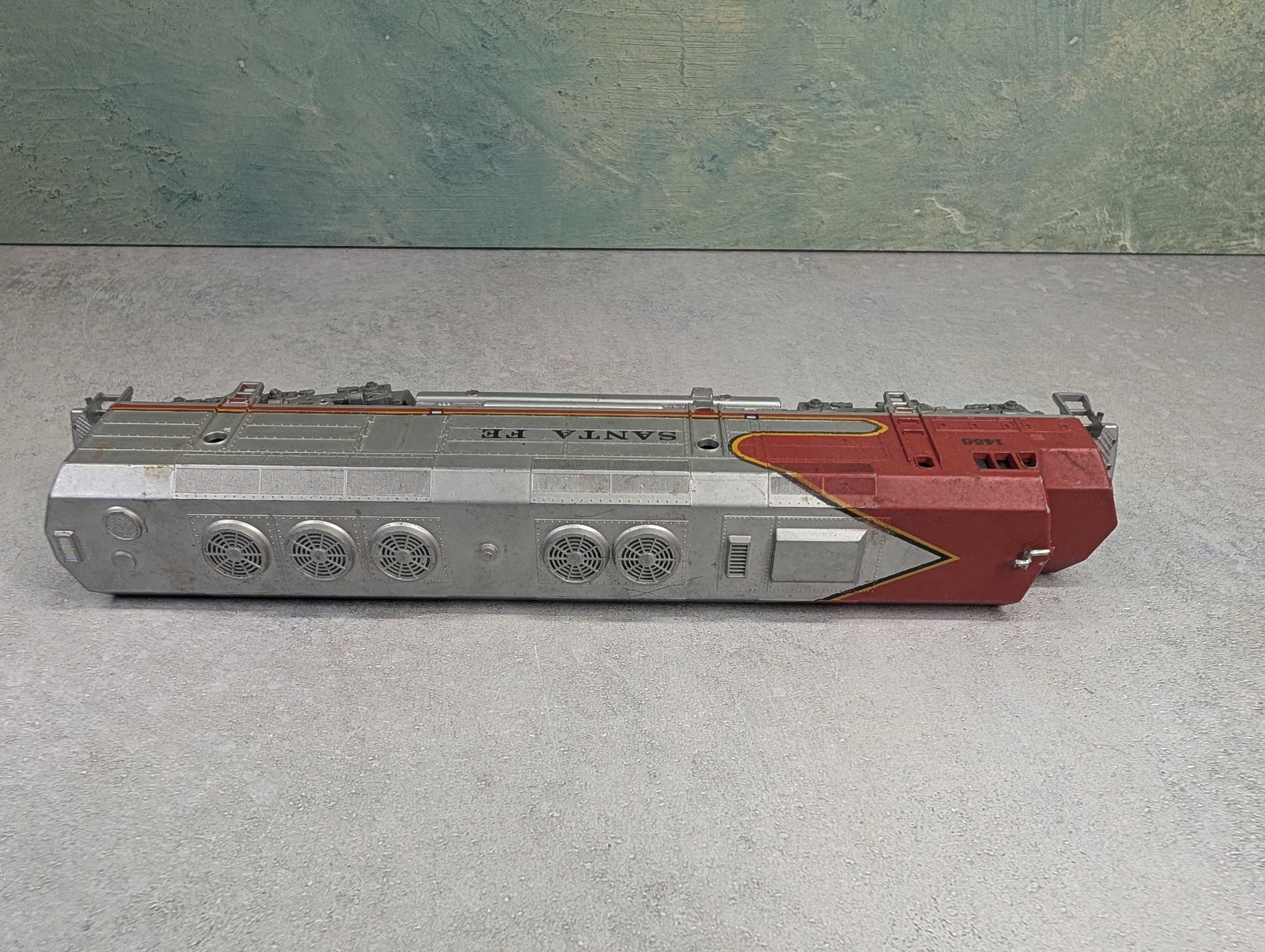 USED AHM HO Scale FP-45 Diesel Locomotive Santa Fe ATSF #1456 Unpowered