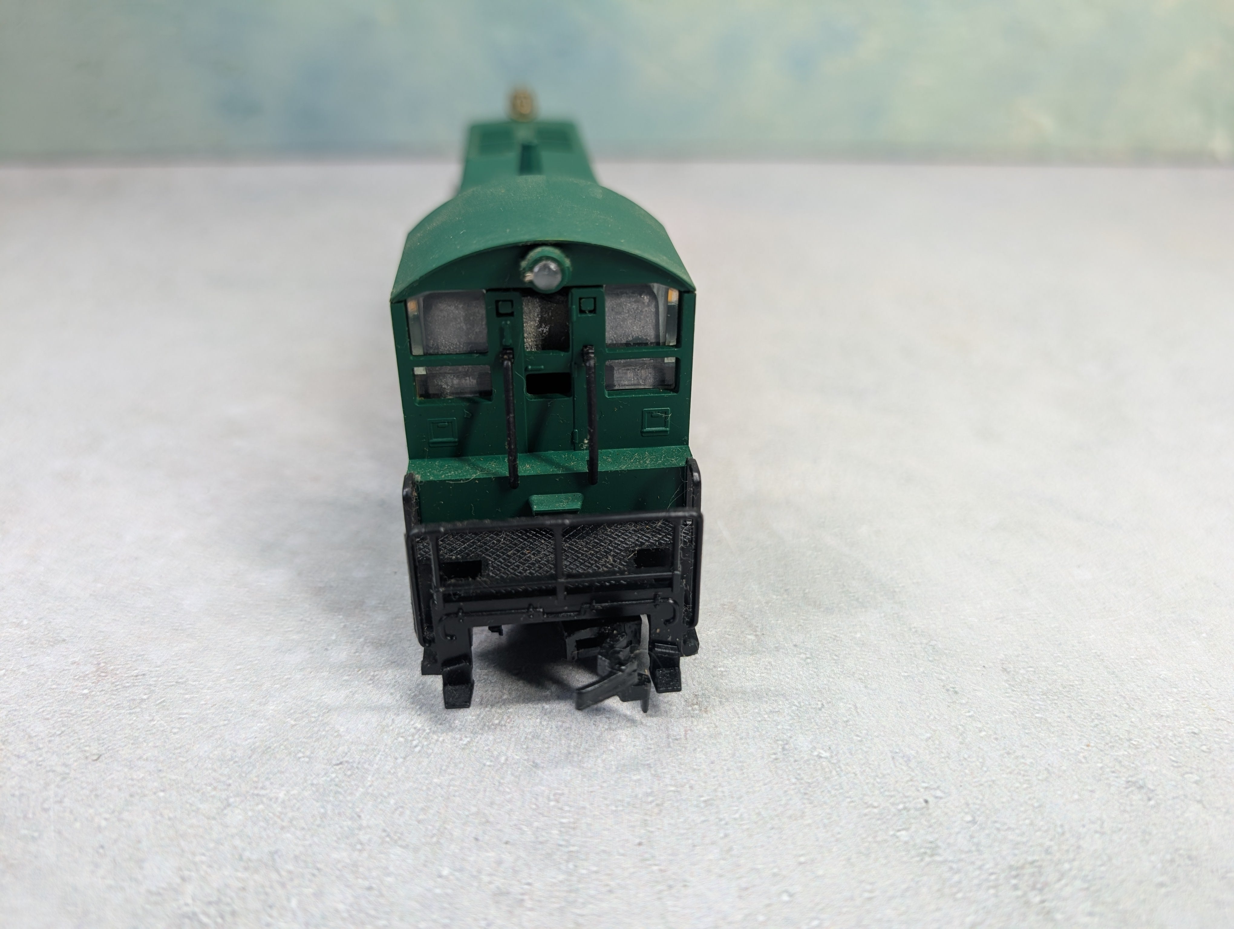 USED AHM HO Scale SW1 Switcher Diesel Locomotive Chicago & North Western #476 Runs DC