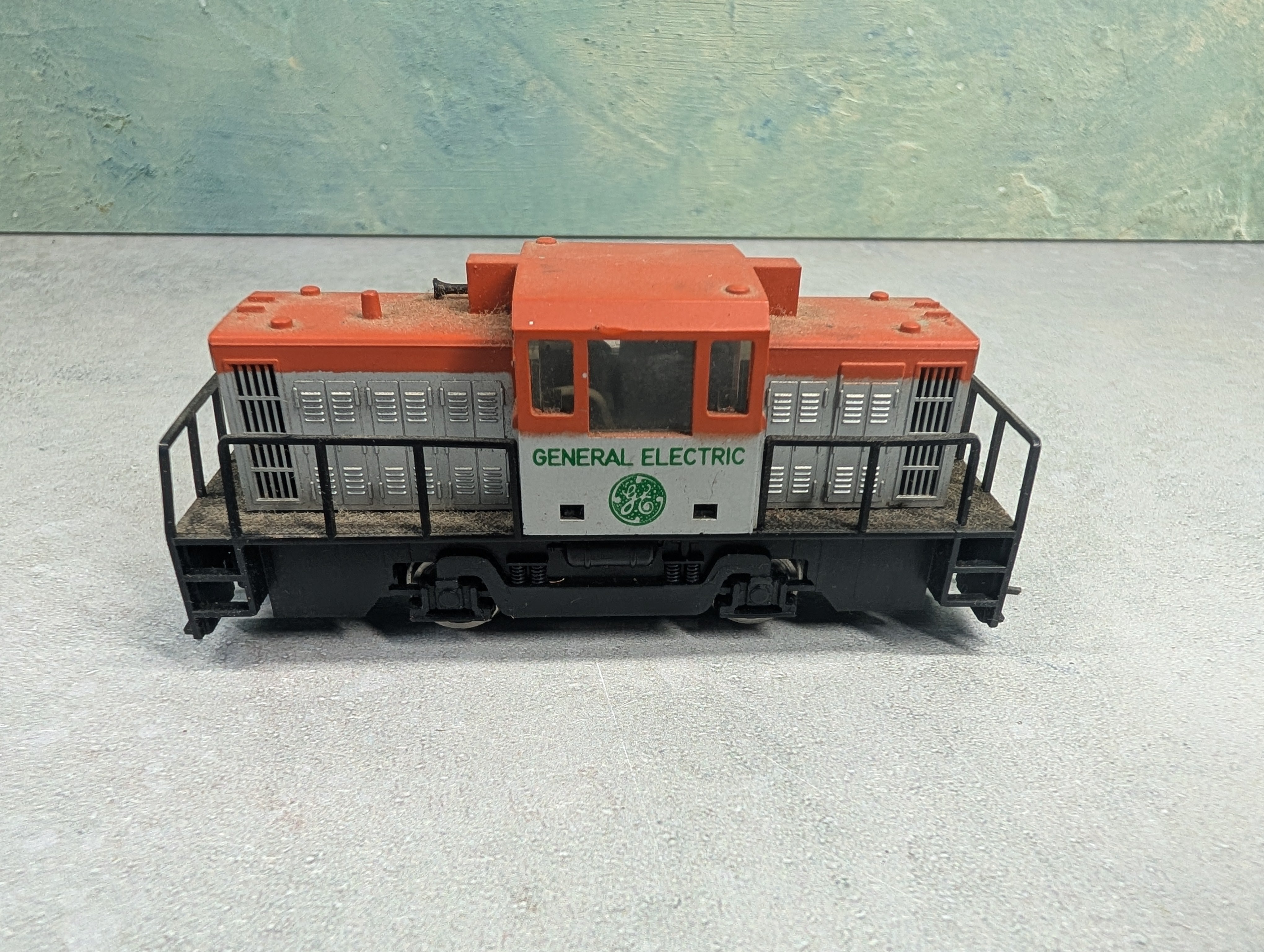 USED AHM HO Scale Center Cab Switcher Diesel Locomotive General Electric GE Parts/Repairs DC