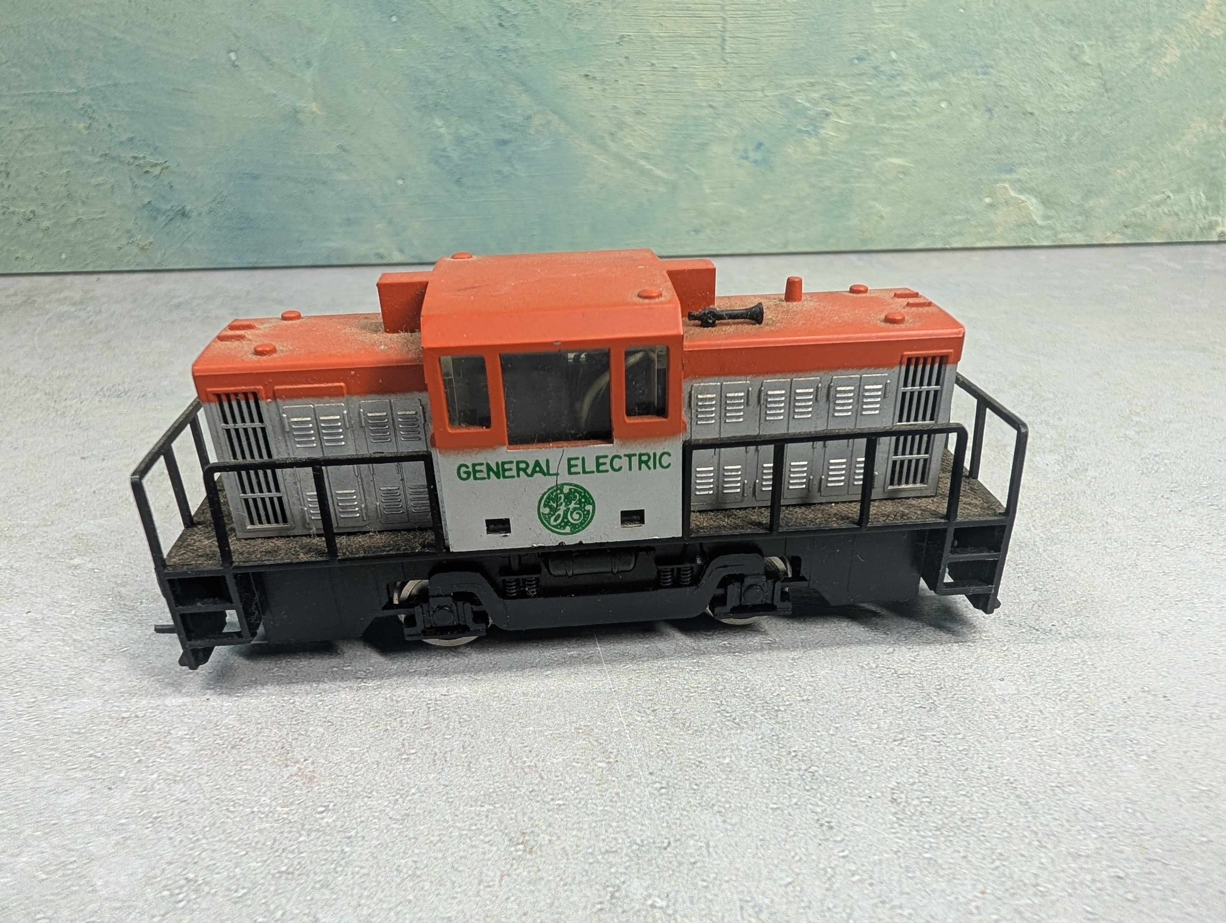 USED AHM HO Scale Center Cab Switcher Diesel Locomotive General Electric GE Parts/Repairs DC