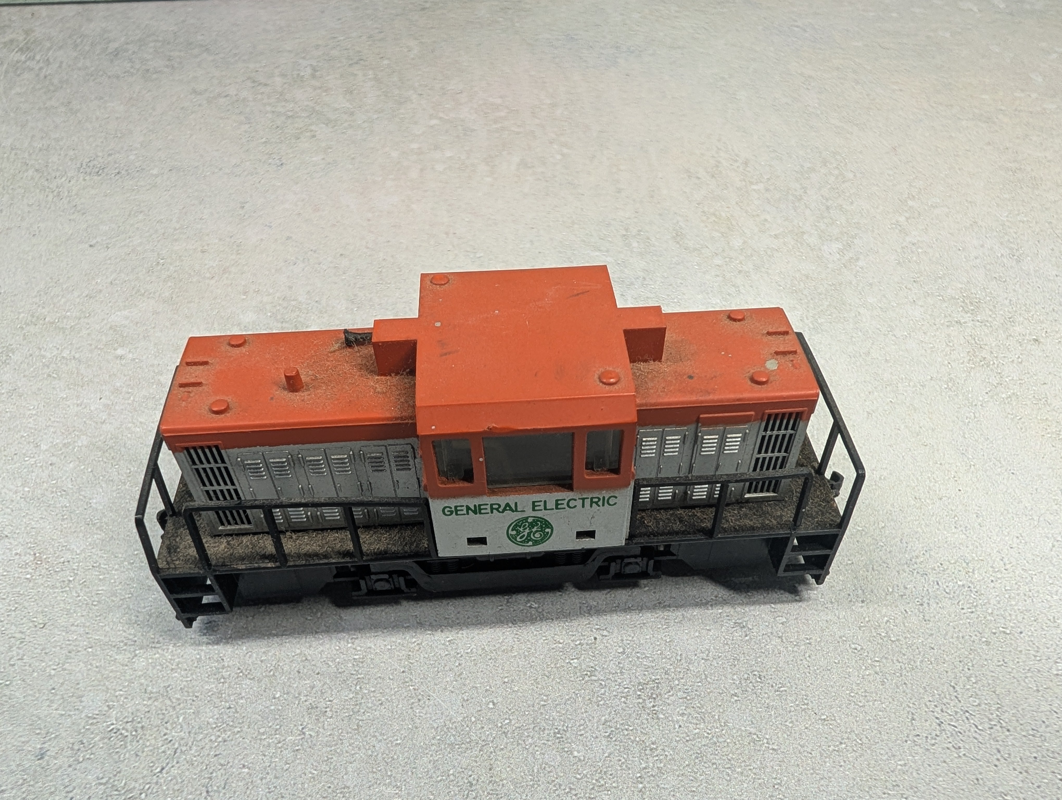 USED AHM HO Scale Center Cab Switcher Diesel Locomotive General Electric GE Parts/Repairs DC