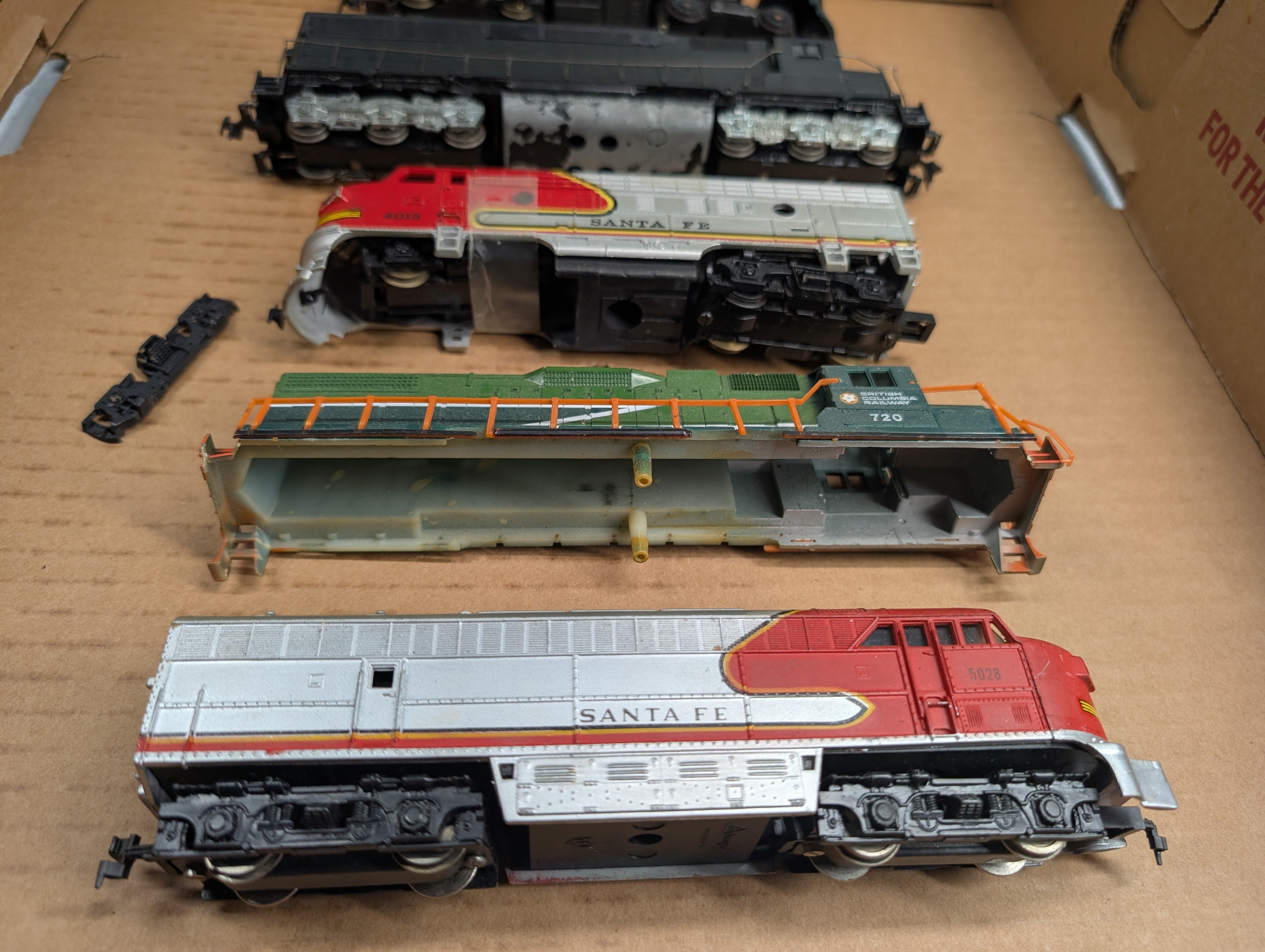 USED HO Scale Lot of Rough Diesel Locomotives, Parts and Shells Parts/Repairs DC (5 pcs)