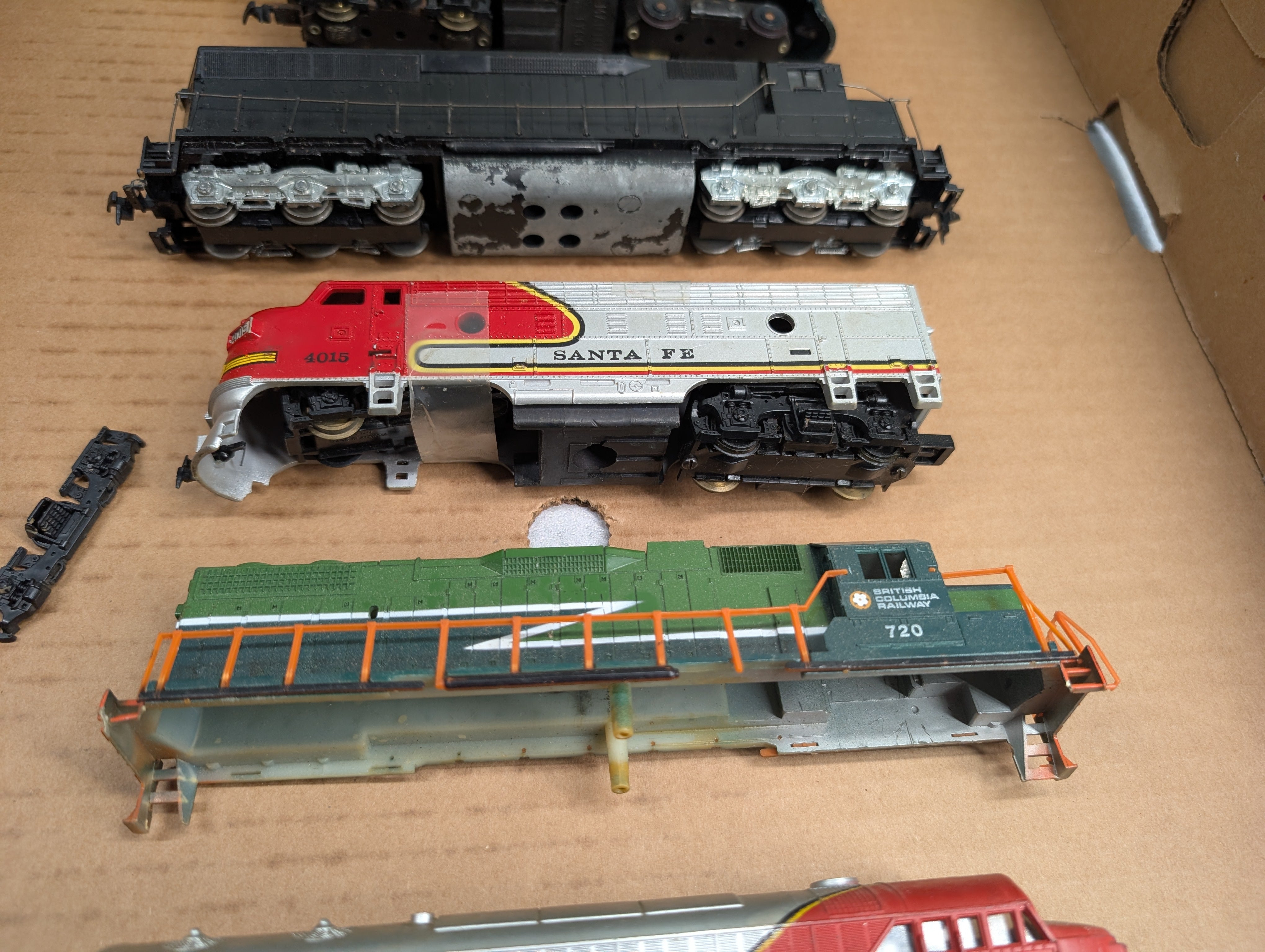 USED HO Scale Lot of Rough Diesel Locomotives, Parts and Shells Parts/Repairs DC (5 pcs)
