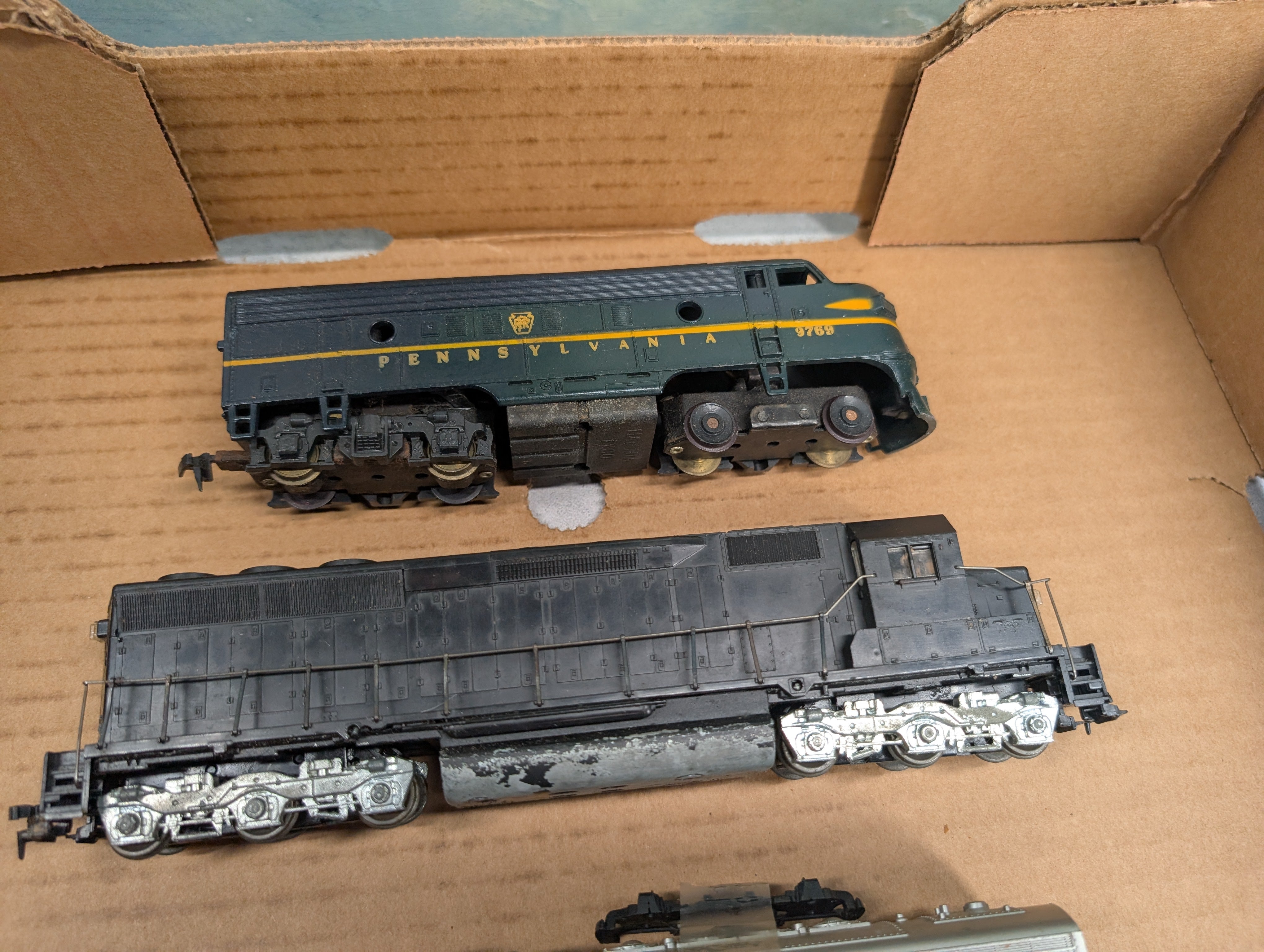 USED HO Scale Lot of Rough Diesel Locomotives, Parts and Shells Parts/Repairs DC (5 pcs)