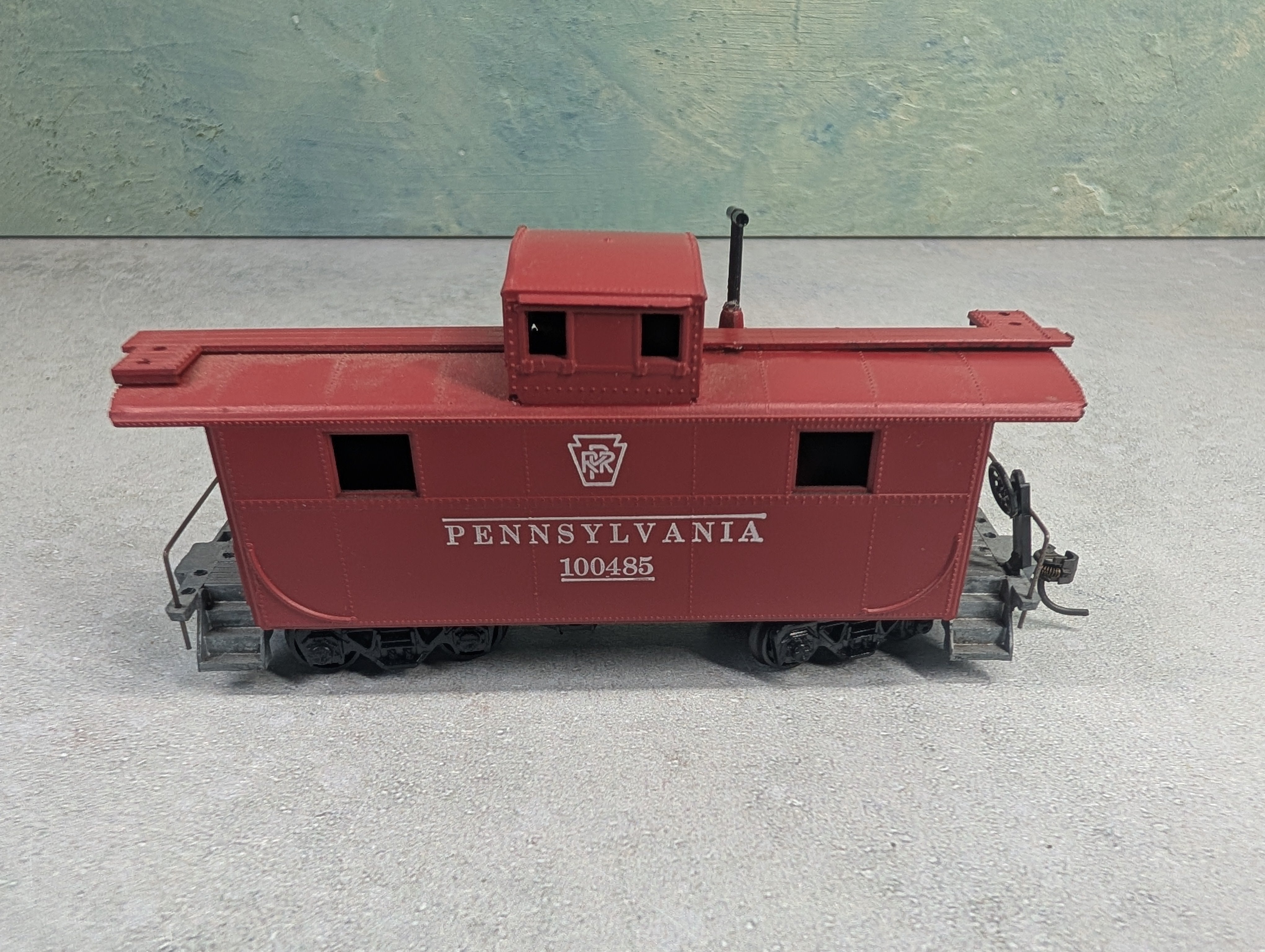 USED Roundhouse HO Scale Caboose Pennsylvania #100485