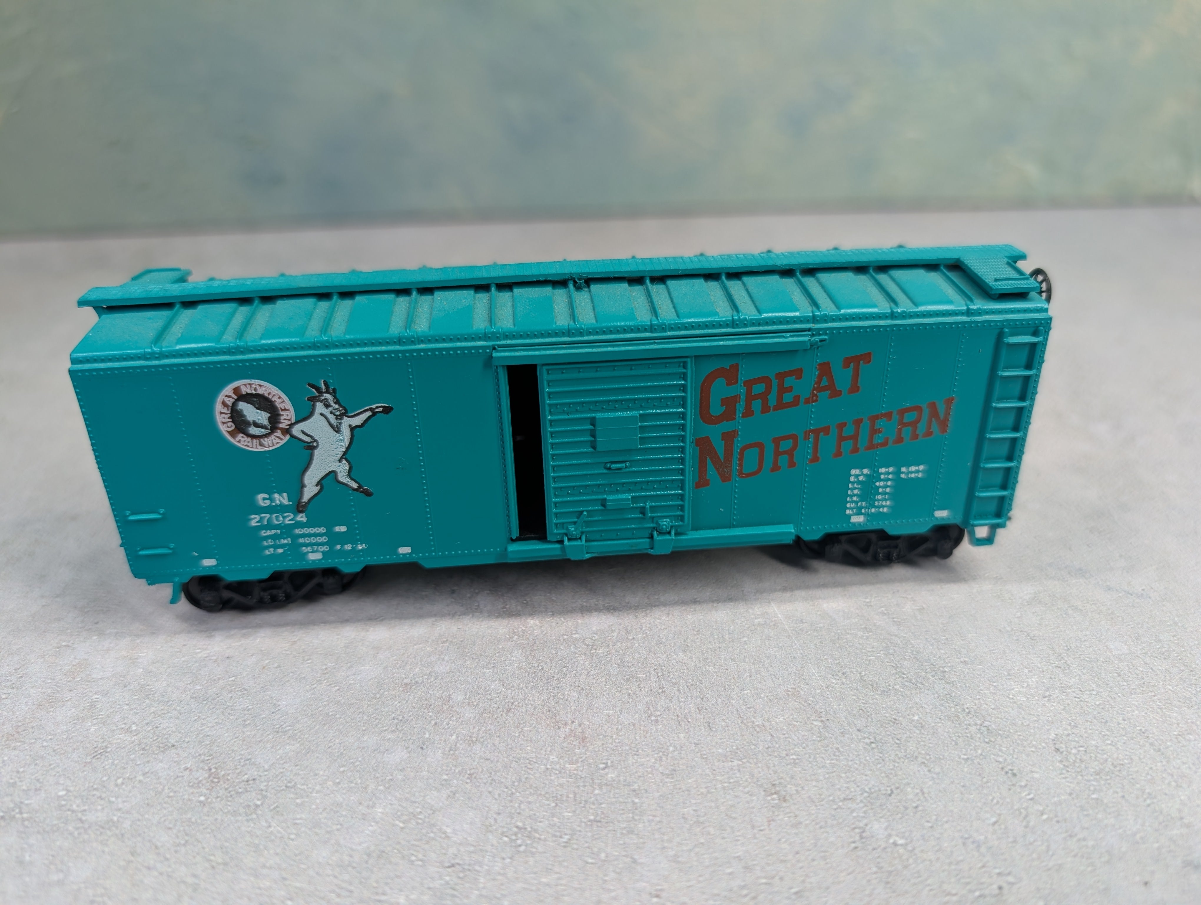 USED Athearn HO Scale 40' Box Car Great Northern GN #27024