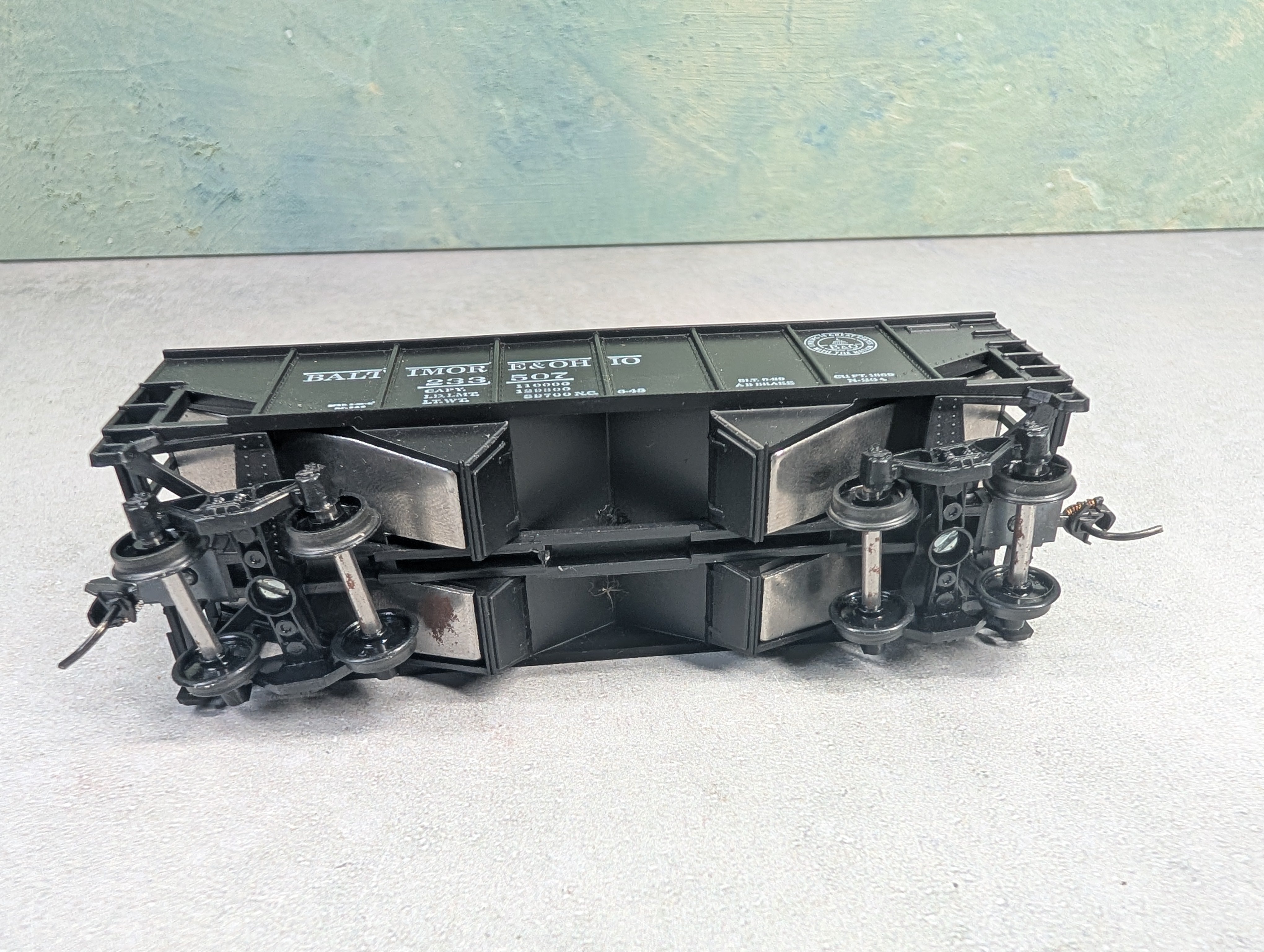 USED Athearn HO Scale 2 Bay Open Hopper Baltimore and Ohio B&O #233507