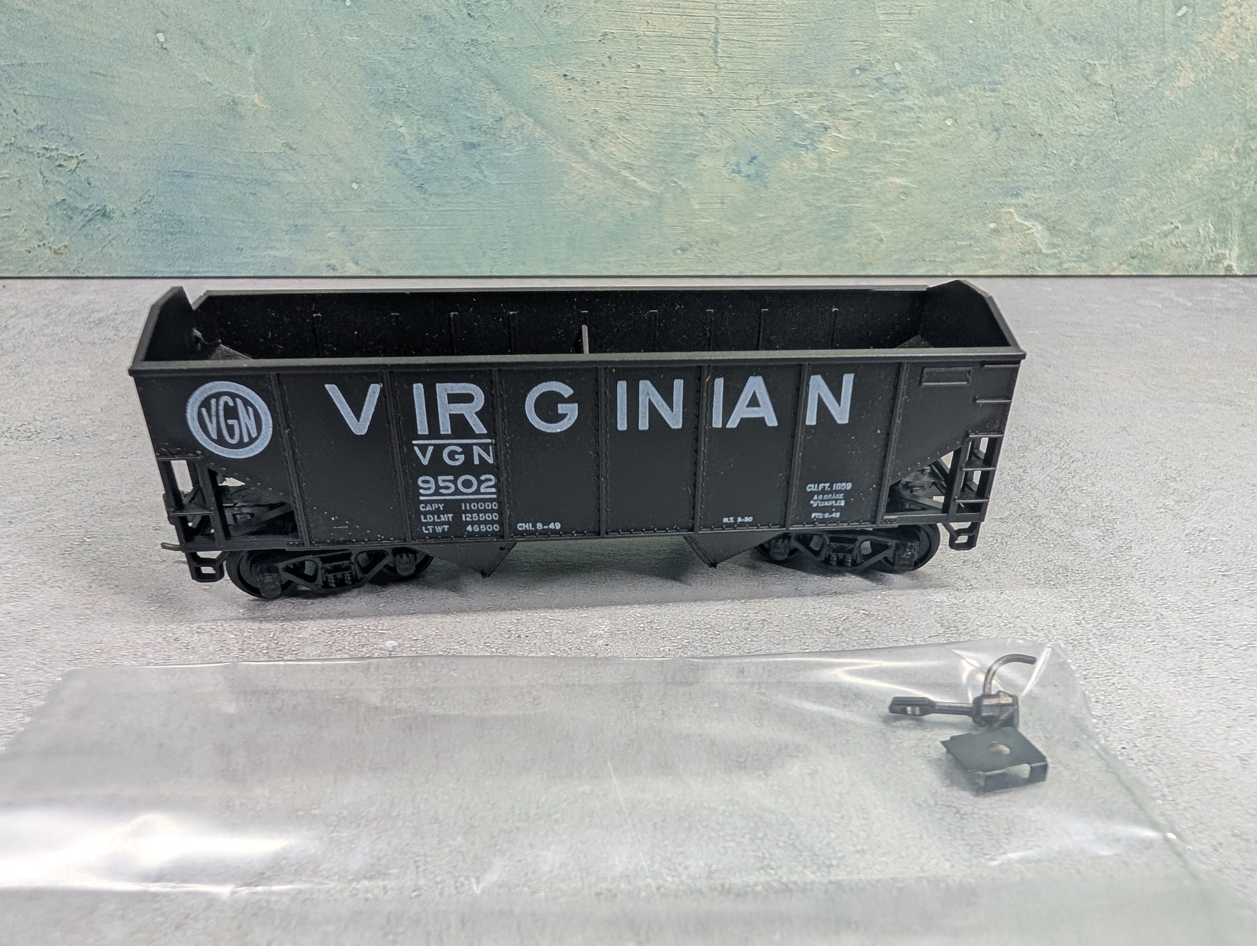 USED Athearn HO Scale 2 Bay Open Hopper Virginian VGN #9502