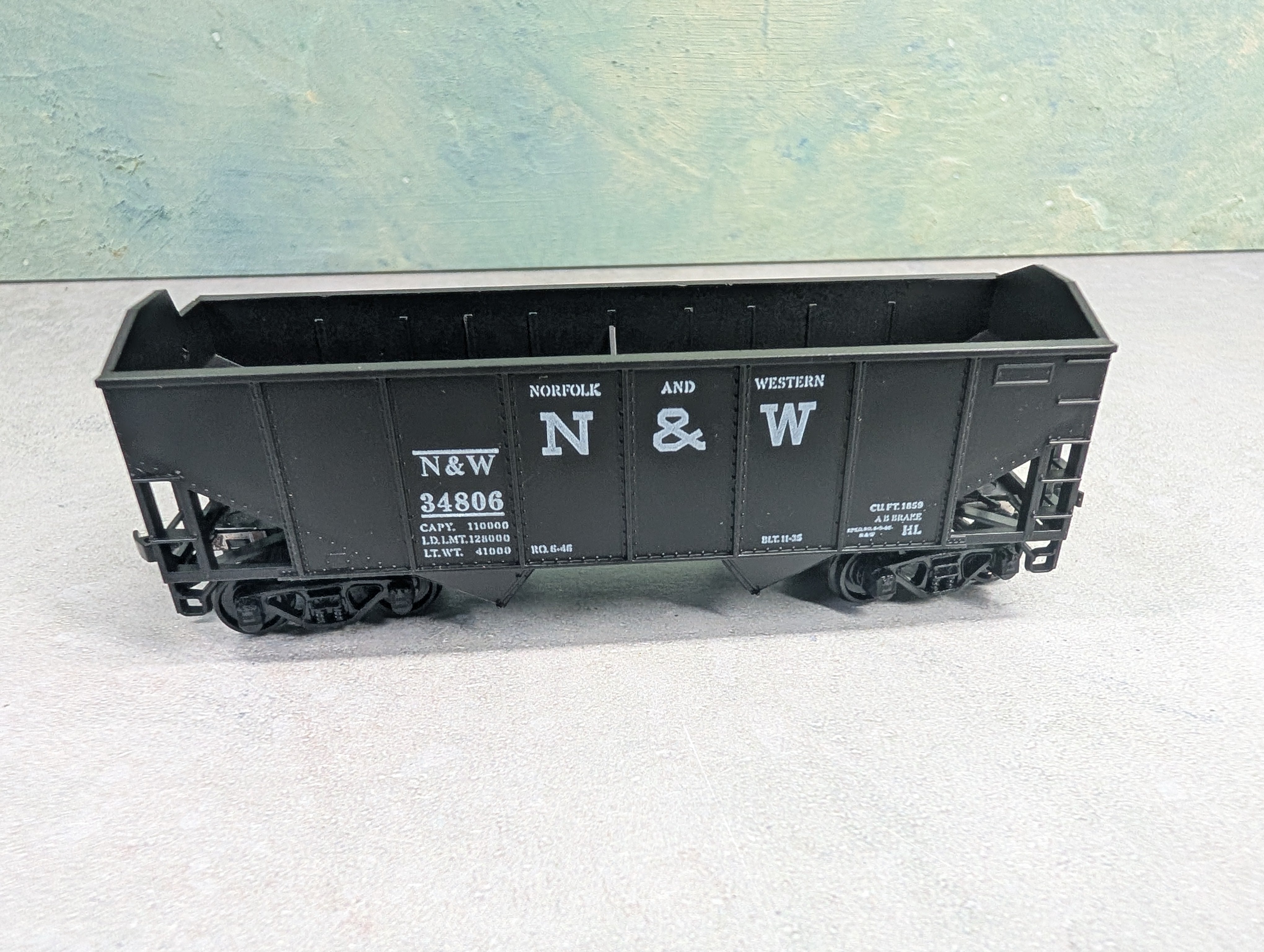 USED Athearn HO Scale 2 Bay Open Hopper Norfolk & Western NW #34806