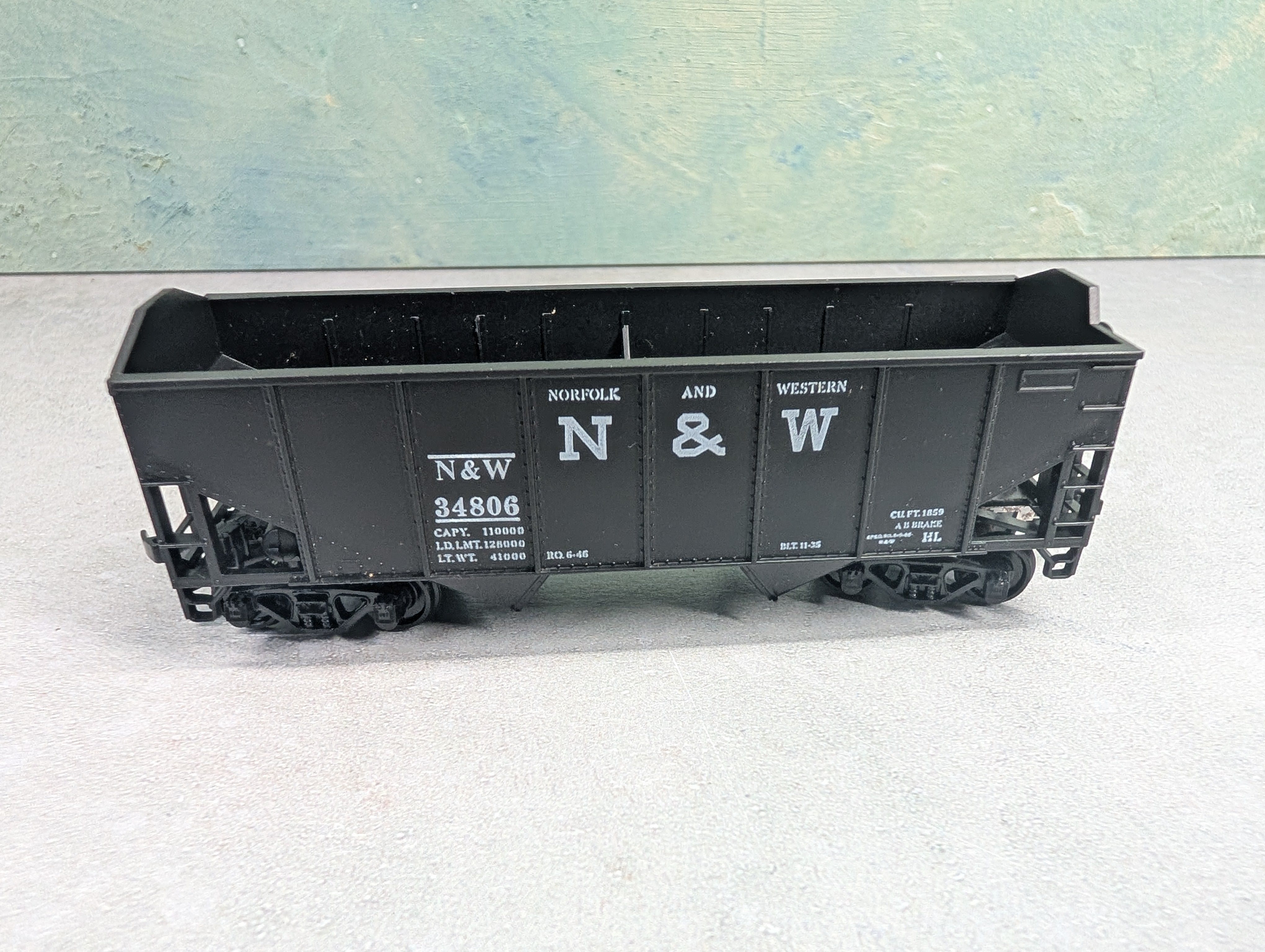USED Athearn HO Scale 2 Bay Open Hopper Norfolk & Western NW #34806