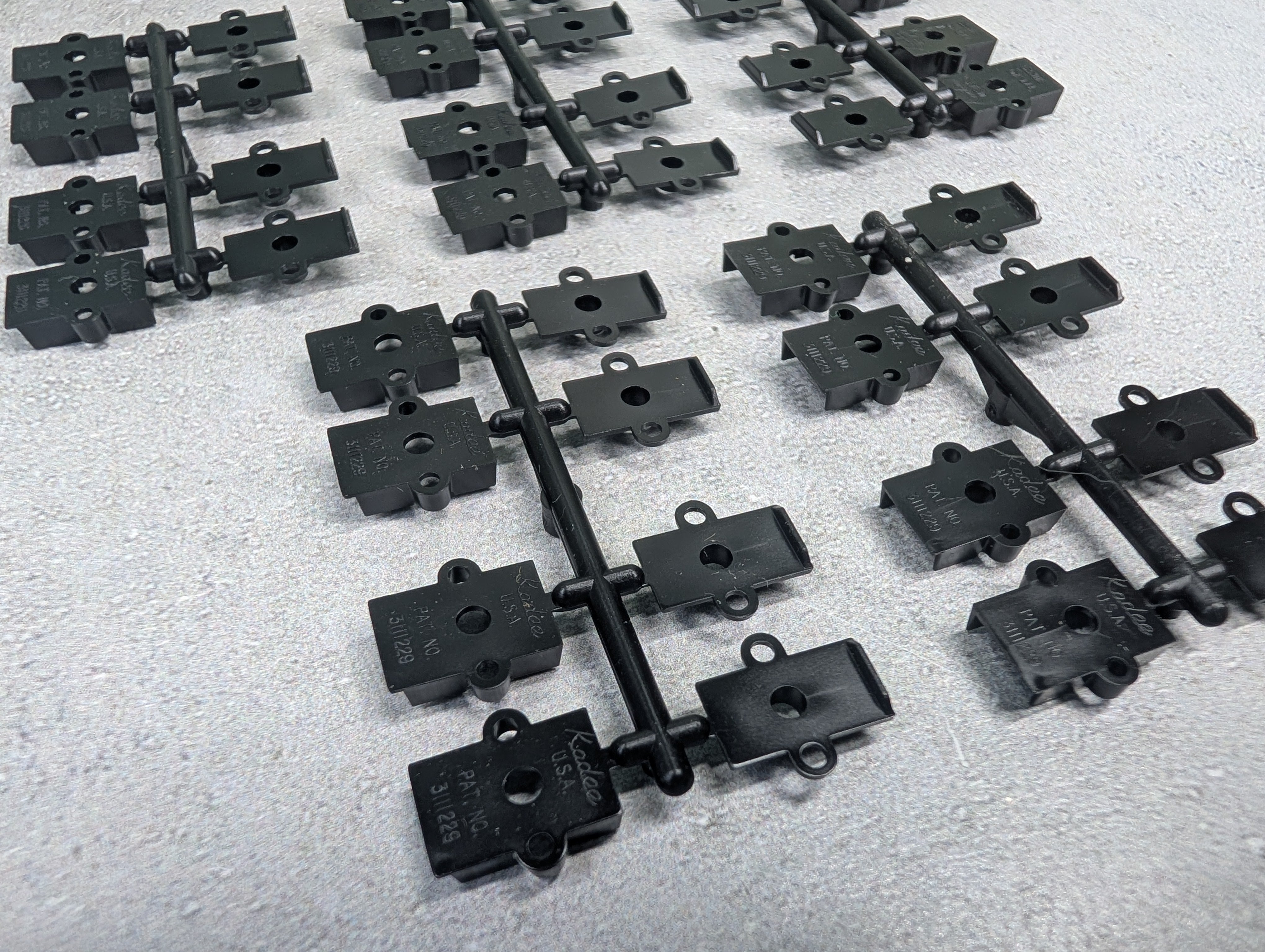 USED HO Scale Coupler Gearboxes & Lids (For 10 Cars)