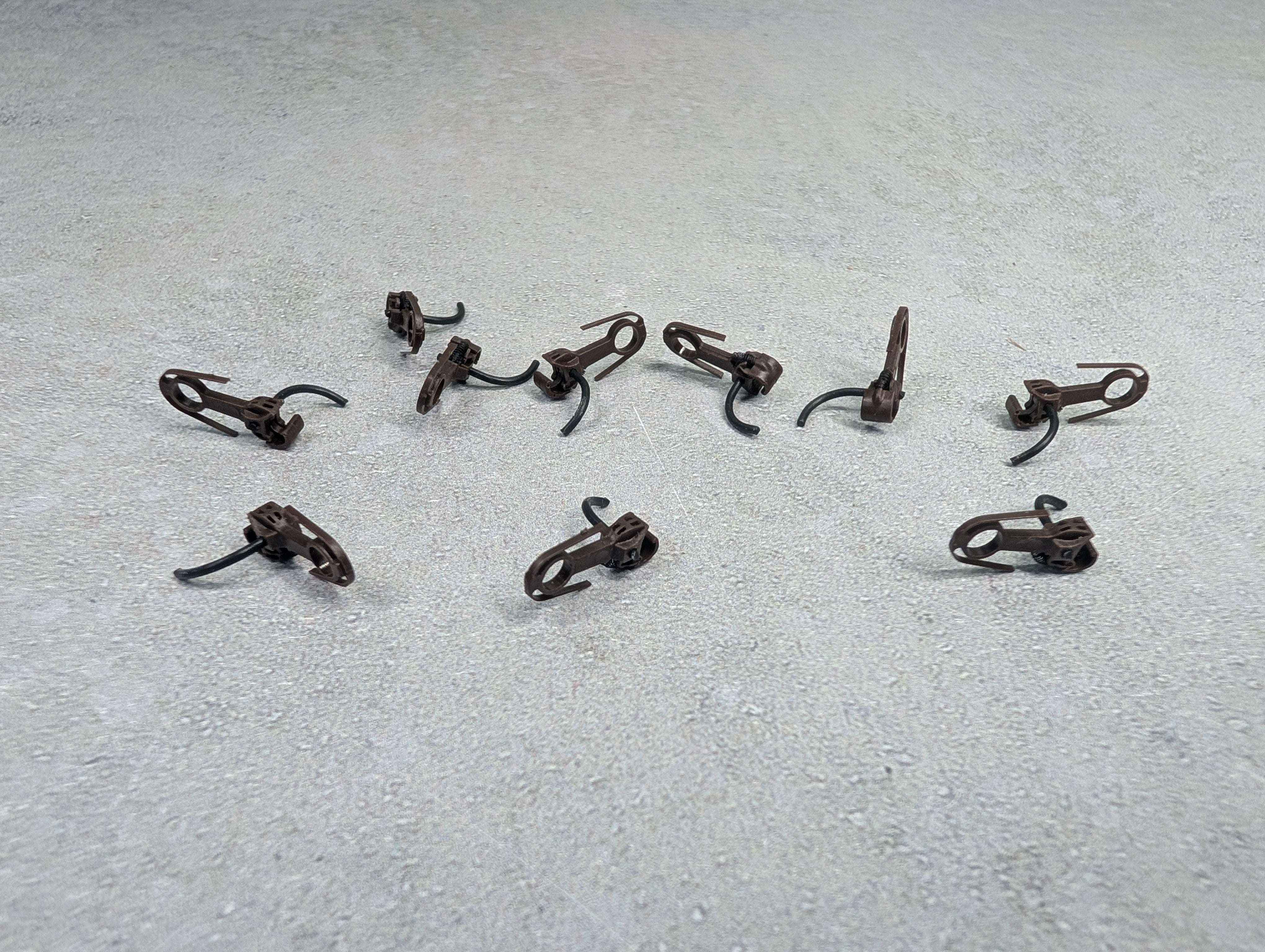 USED HO Scale Lot of Rust Colored Plastic Knuckle Couplers (10 pcs)