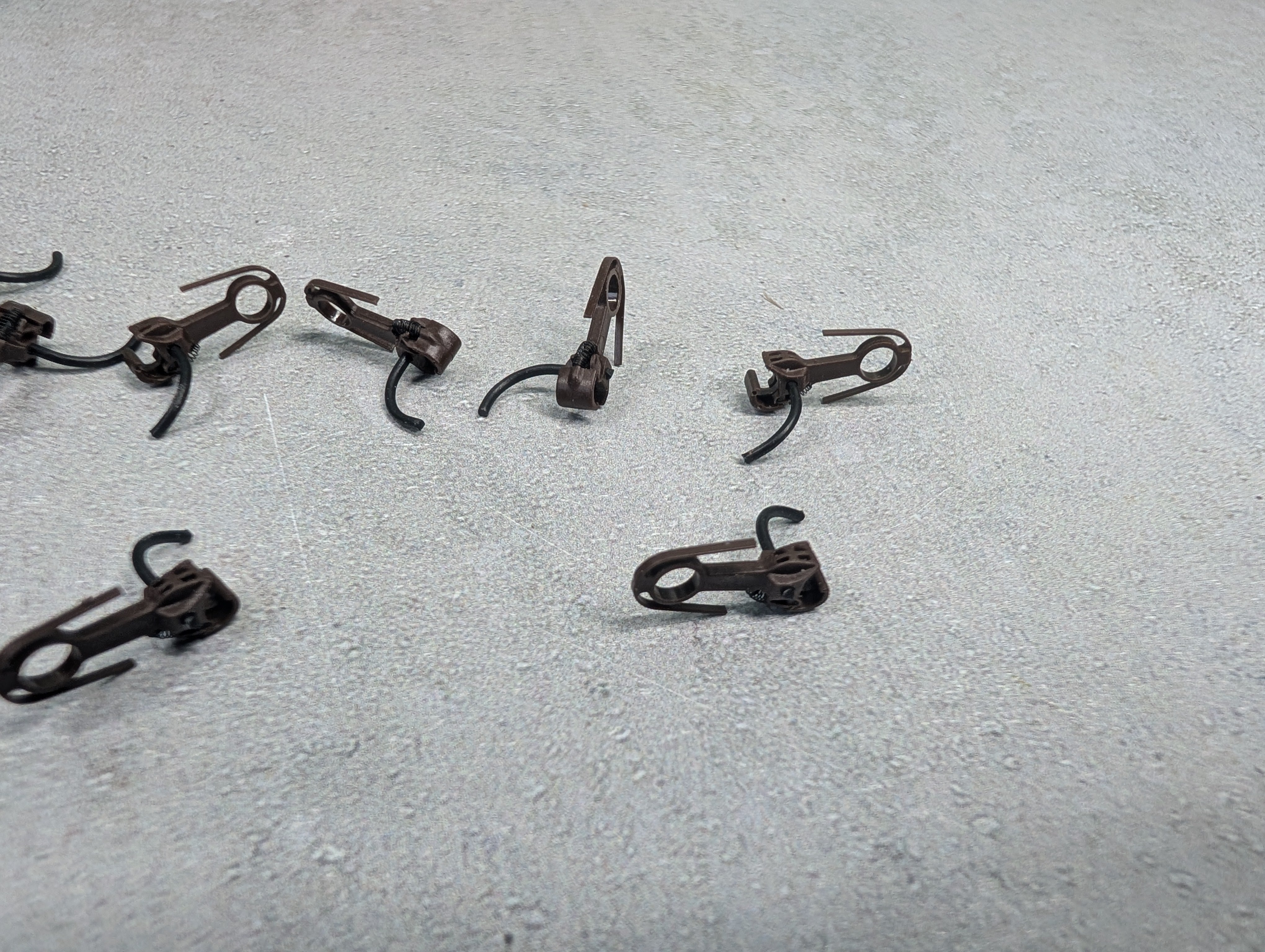 USED HO Scale Lot of Rust Colored Plastic Knuckle Couplers (10 pcs)