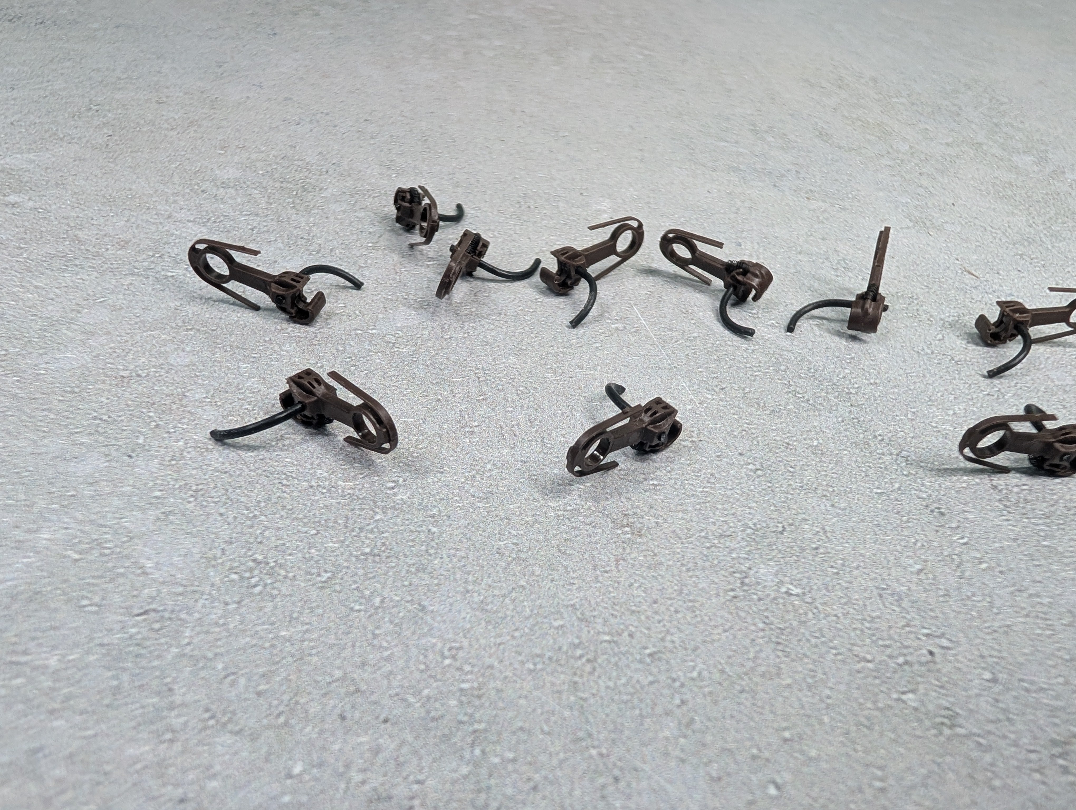 USED HO Scale Lot of Rust Colored Plastic Knuckle Couplers (10 pcs)