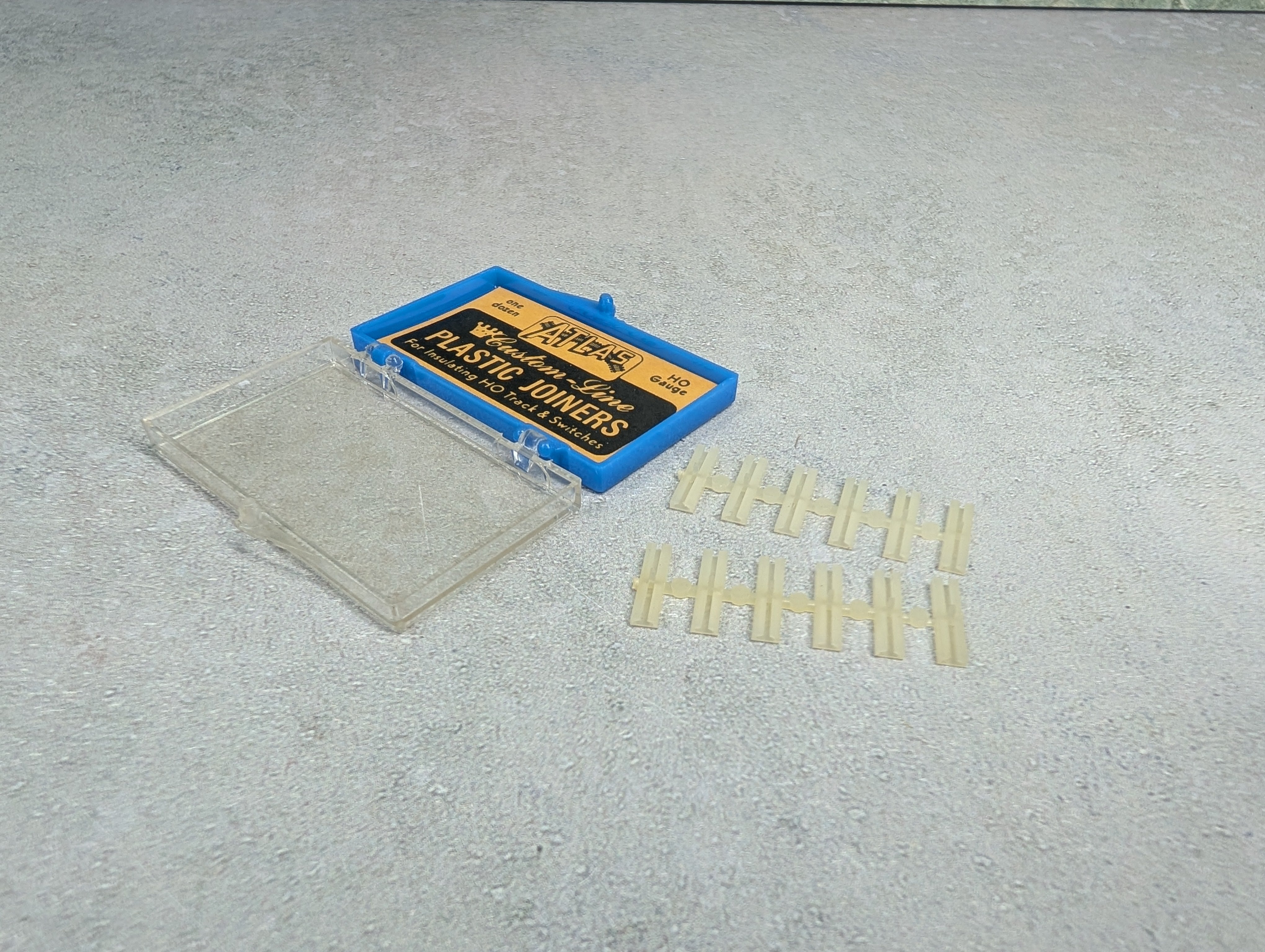 USED Atlas HO Scale Insulated Rail Joiners (12 pcs)