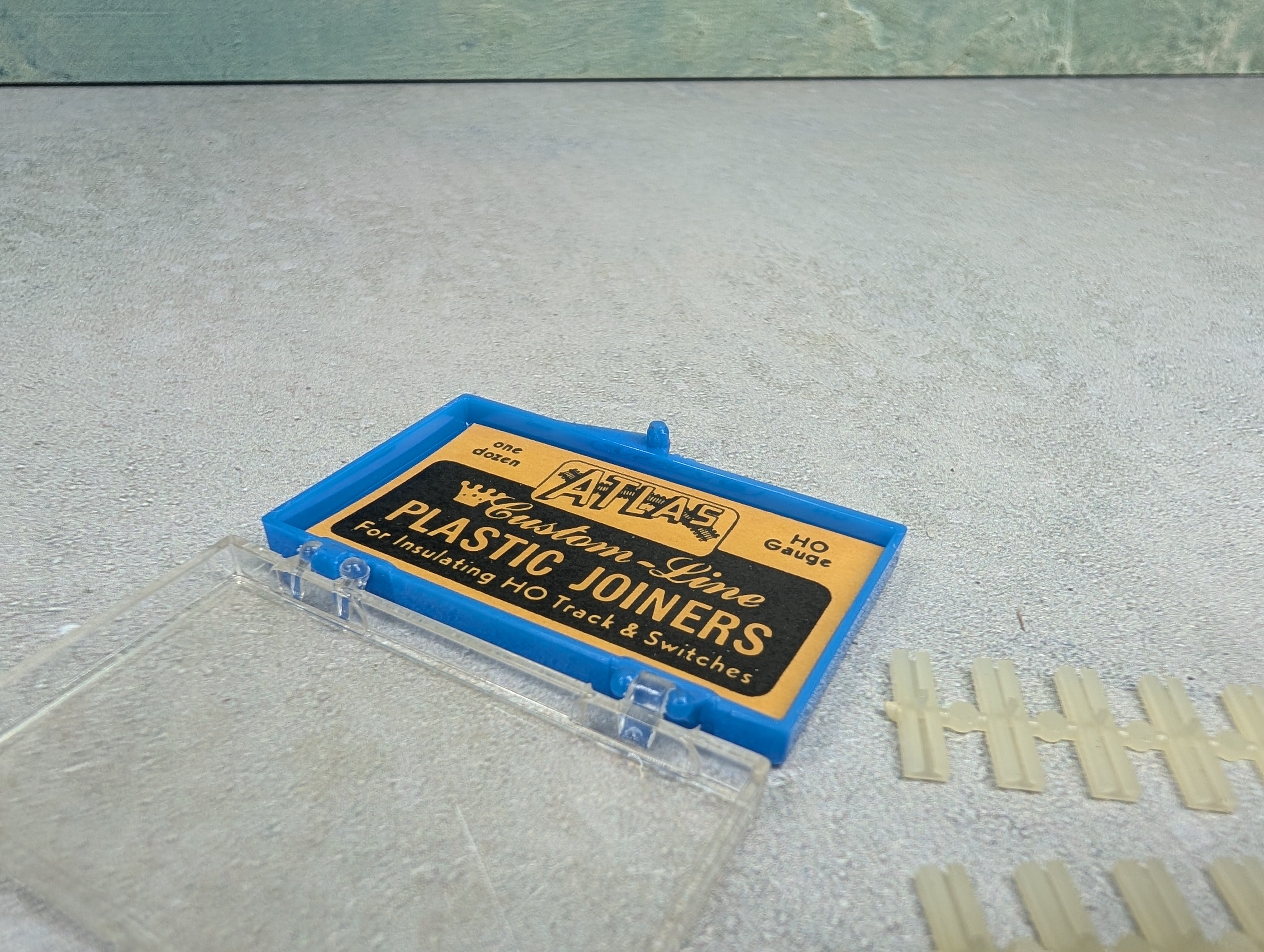 USED Atlas HO Scale Insulated Rail Joiners (12 pcs)