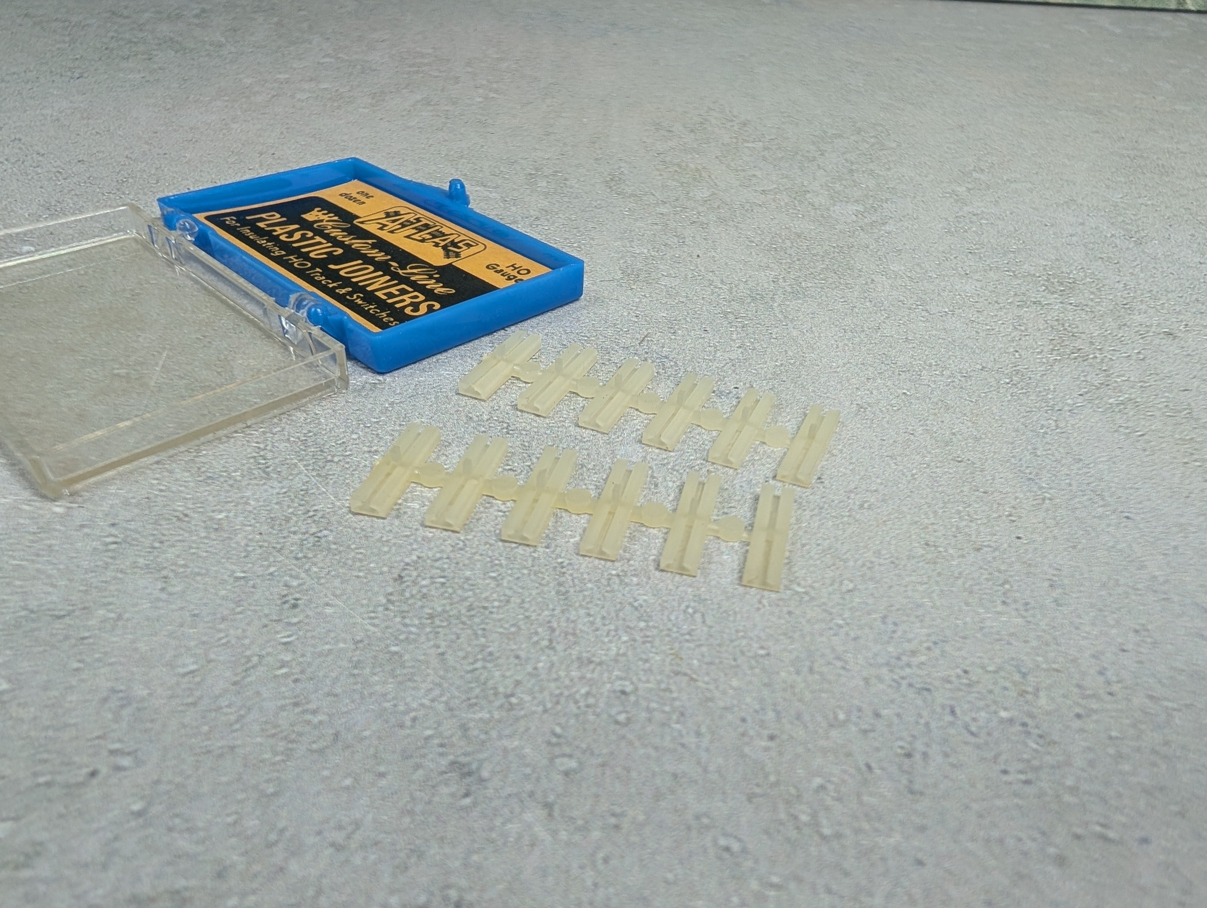 USED Atlas HO Scale Insulated Rail Joiners (12 pcs)
