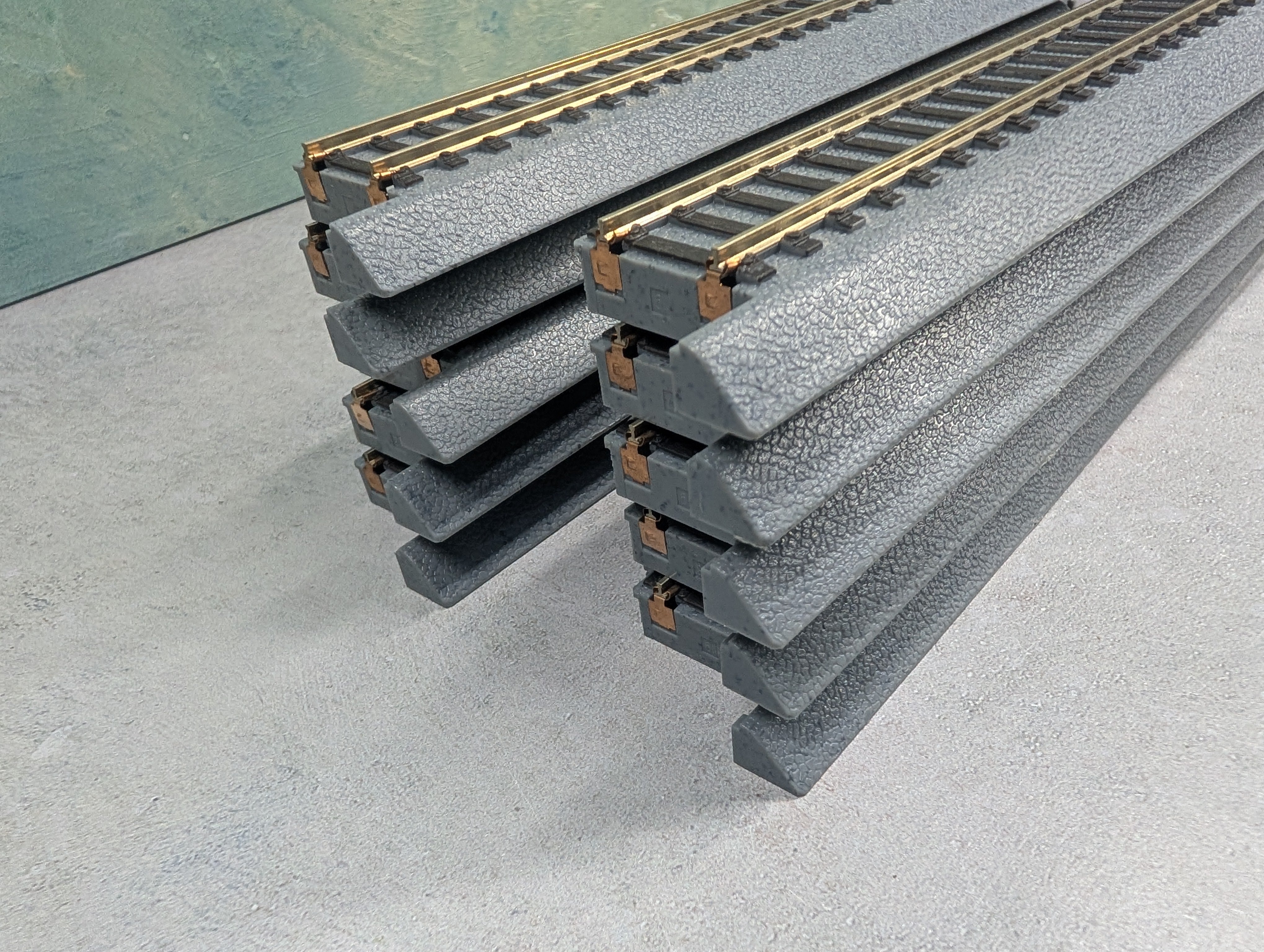 USED WalthersTrainline HO Scale Power-Loc 9" Straight Track Gray (10 pcs)