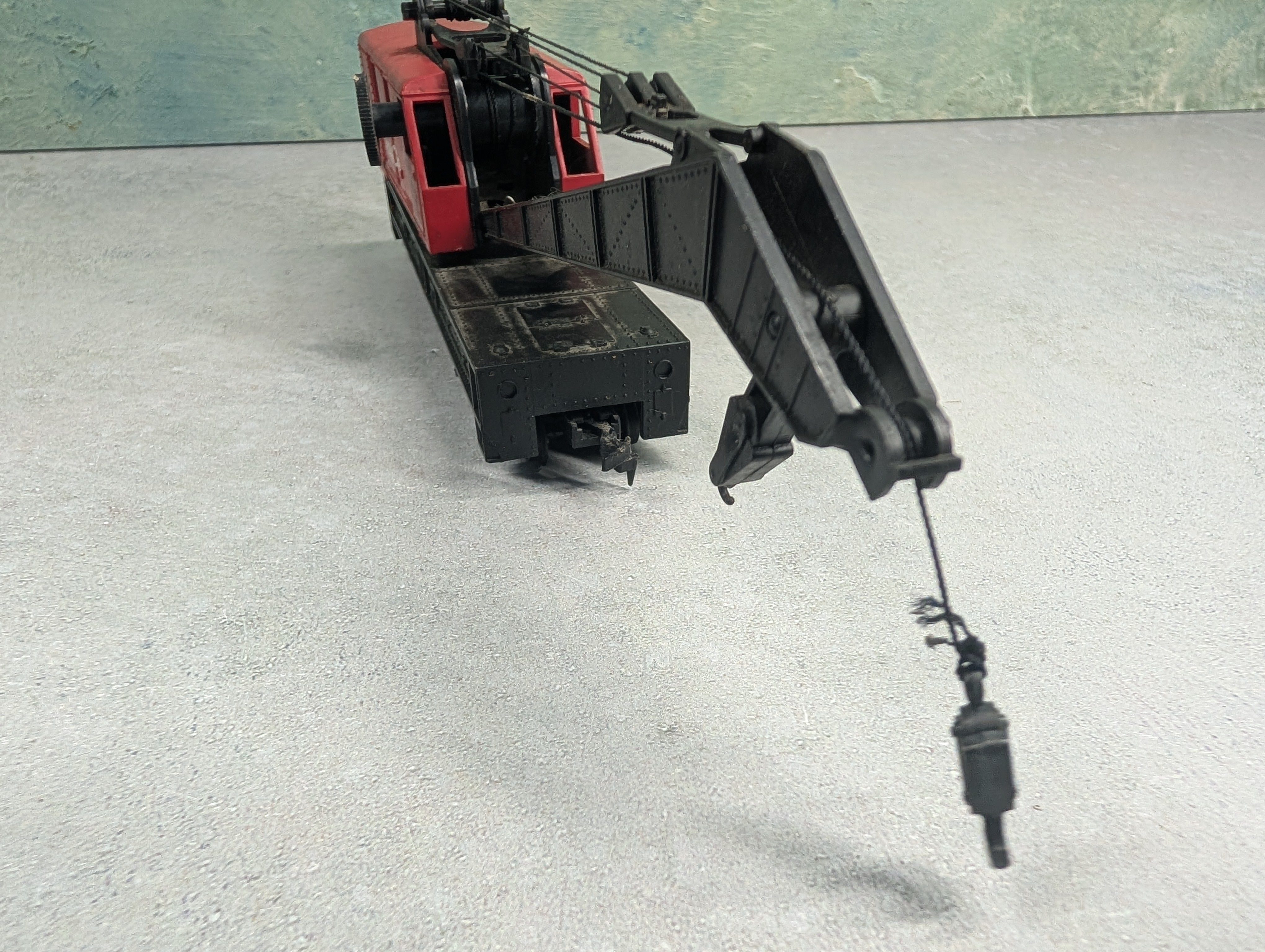 USED Tyco HO Scale Operating Red Crane w/ Cranking Tool Santa Fe ATSF Works