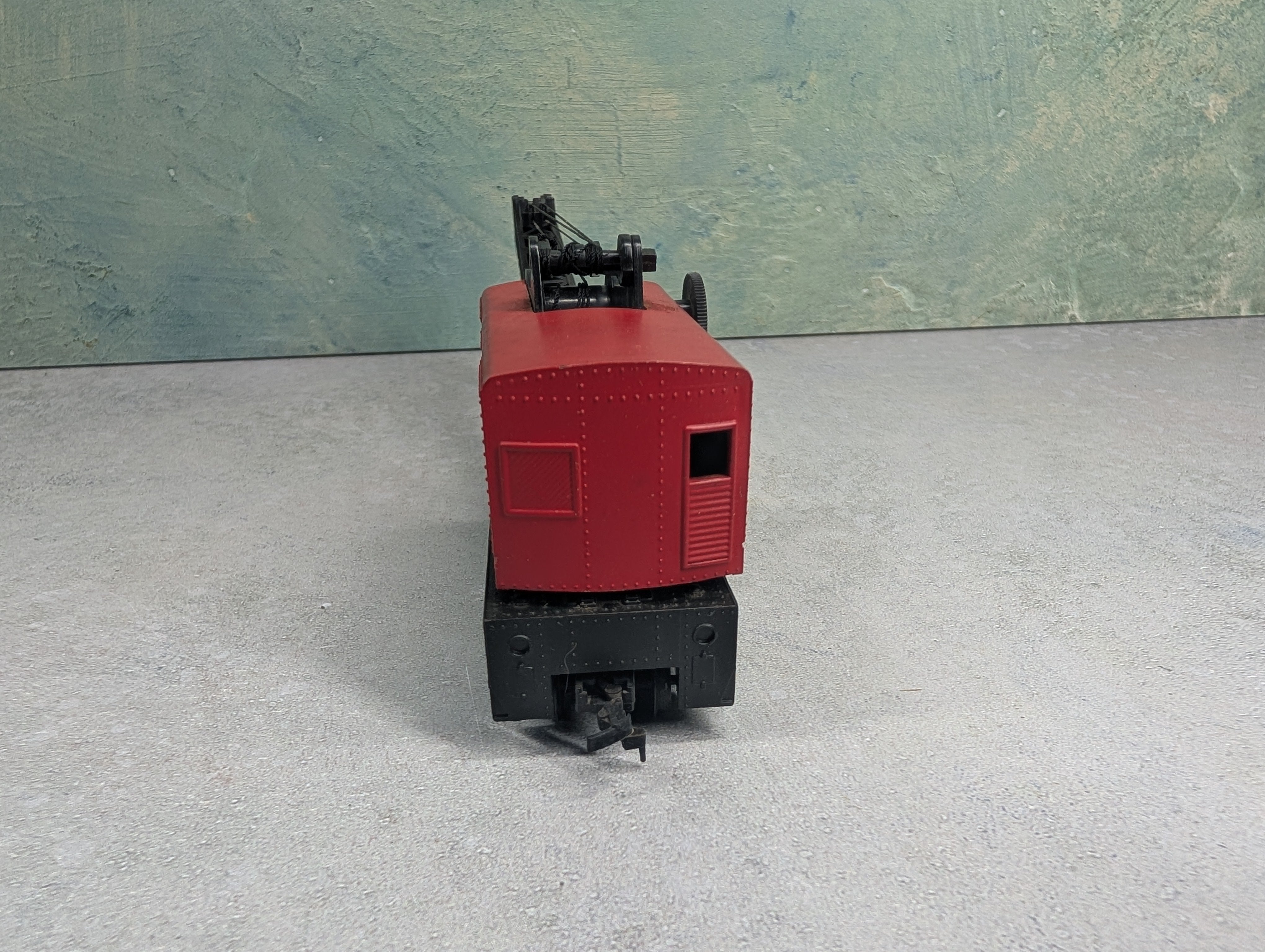 USED Tyco HO Scale Operating Red Crane w/ Cranking Tool Santa Fe ATSF Works