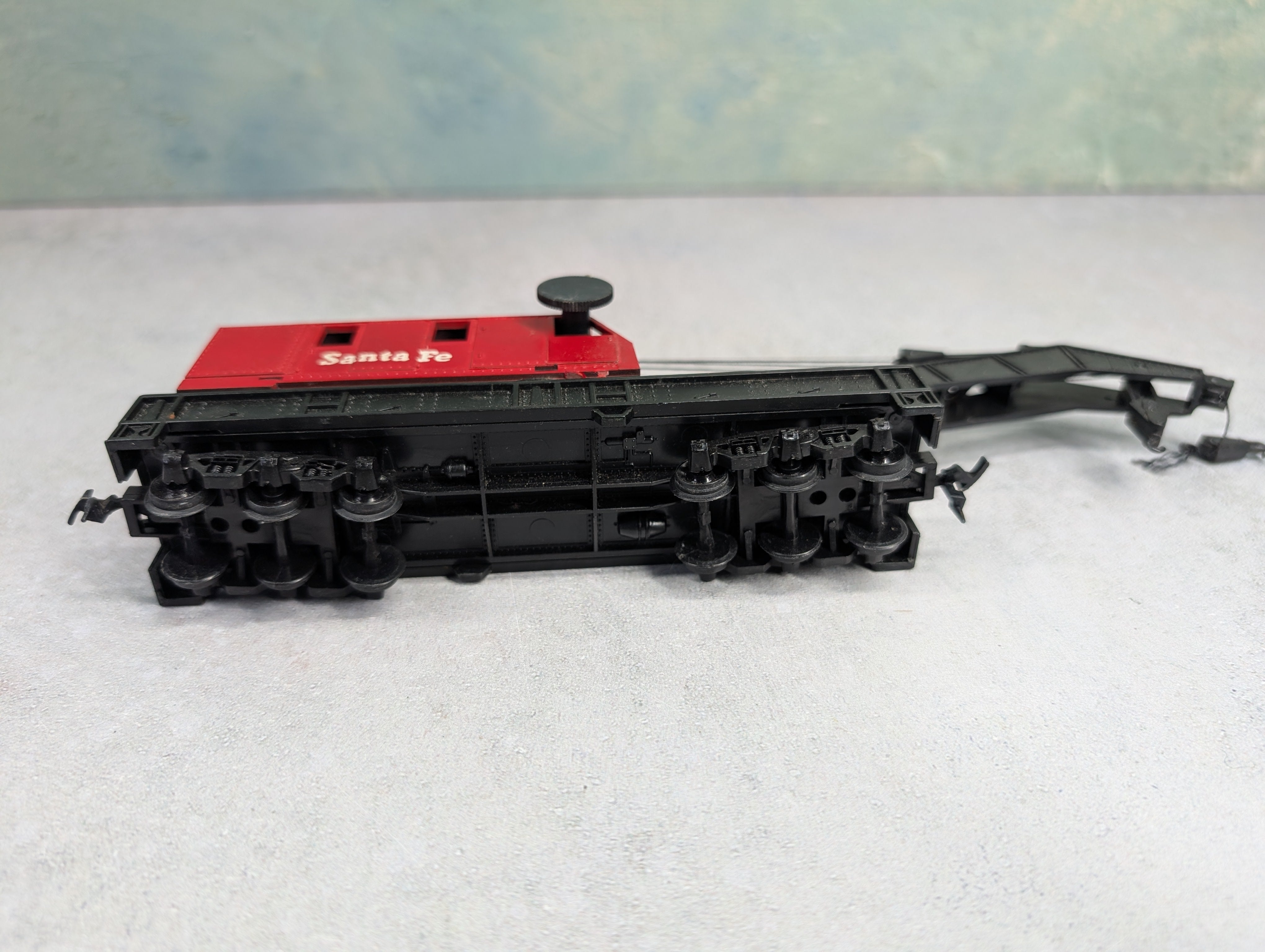 USED Tyco HO Scale Operating Red Crane w/ Cranking Tool Santa Fe ATSF Works