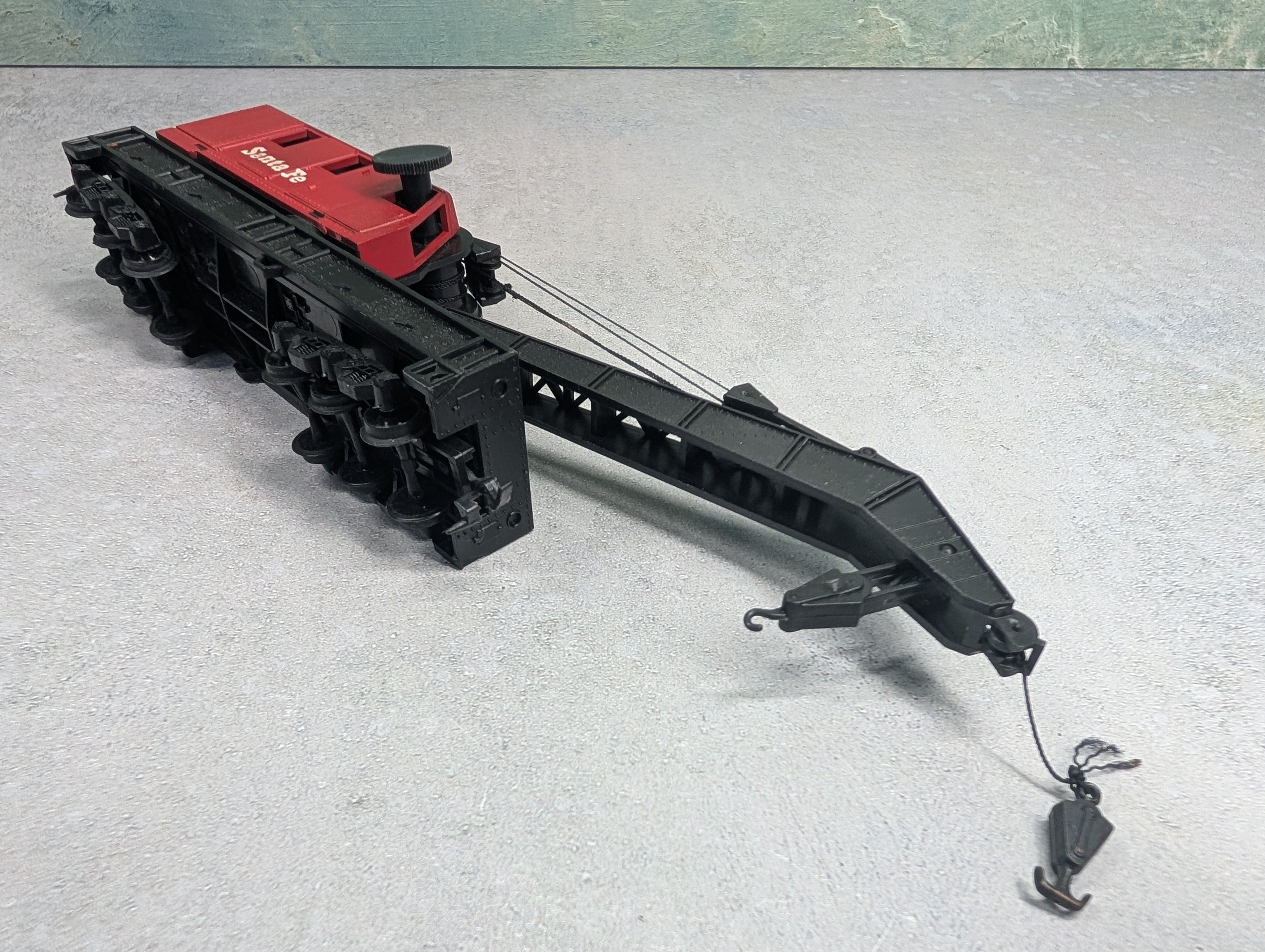 USED Tyco HO Scale Operating Red Crane w/ Cranking Tool Santa Fe ATSF Works