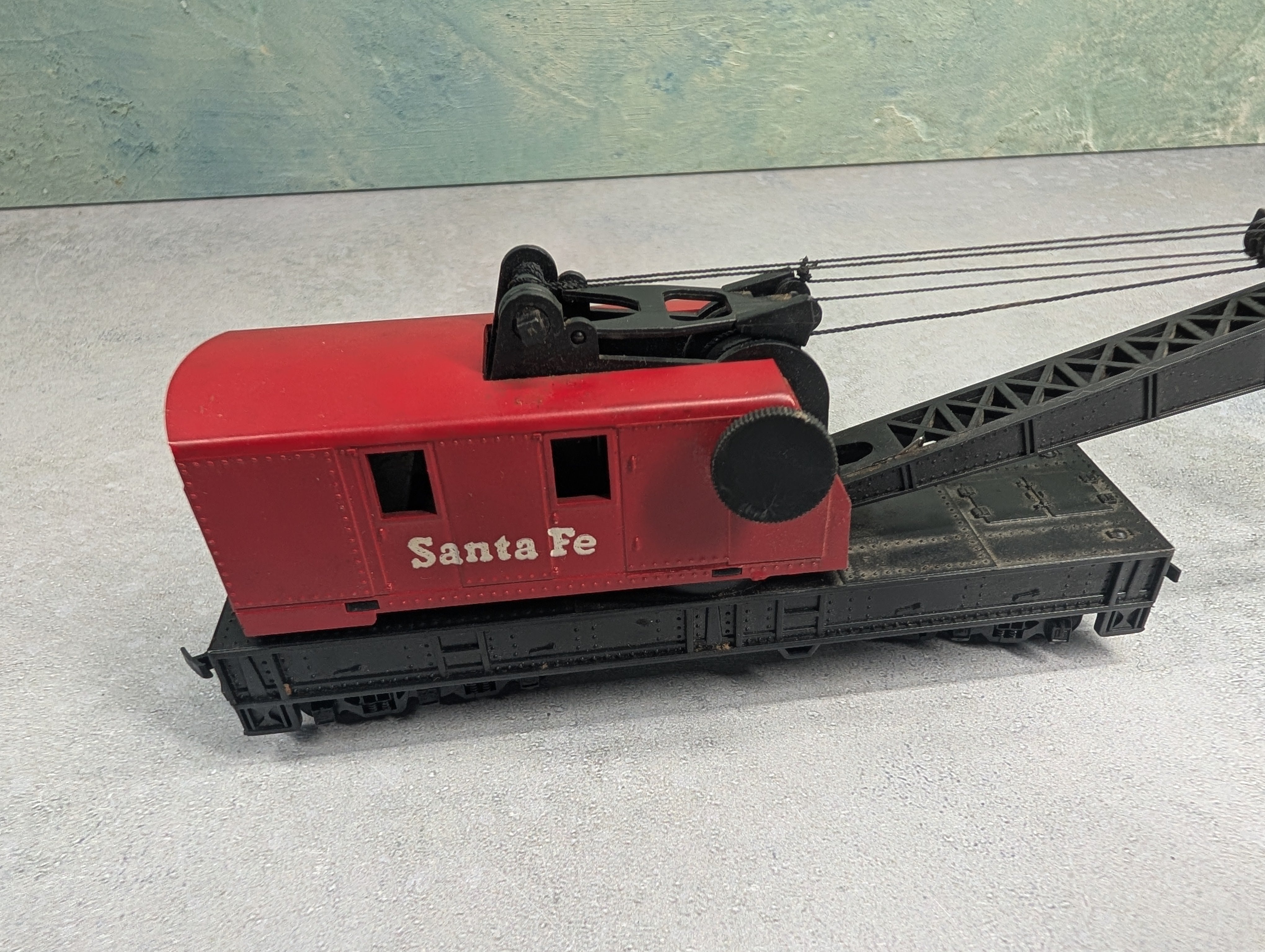 USED Tyco HO Scale Operating Red Crane w/ Cranking Tool Santa Fe ATSF Works