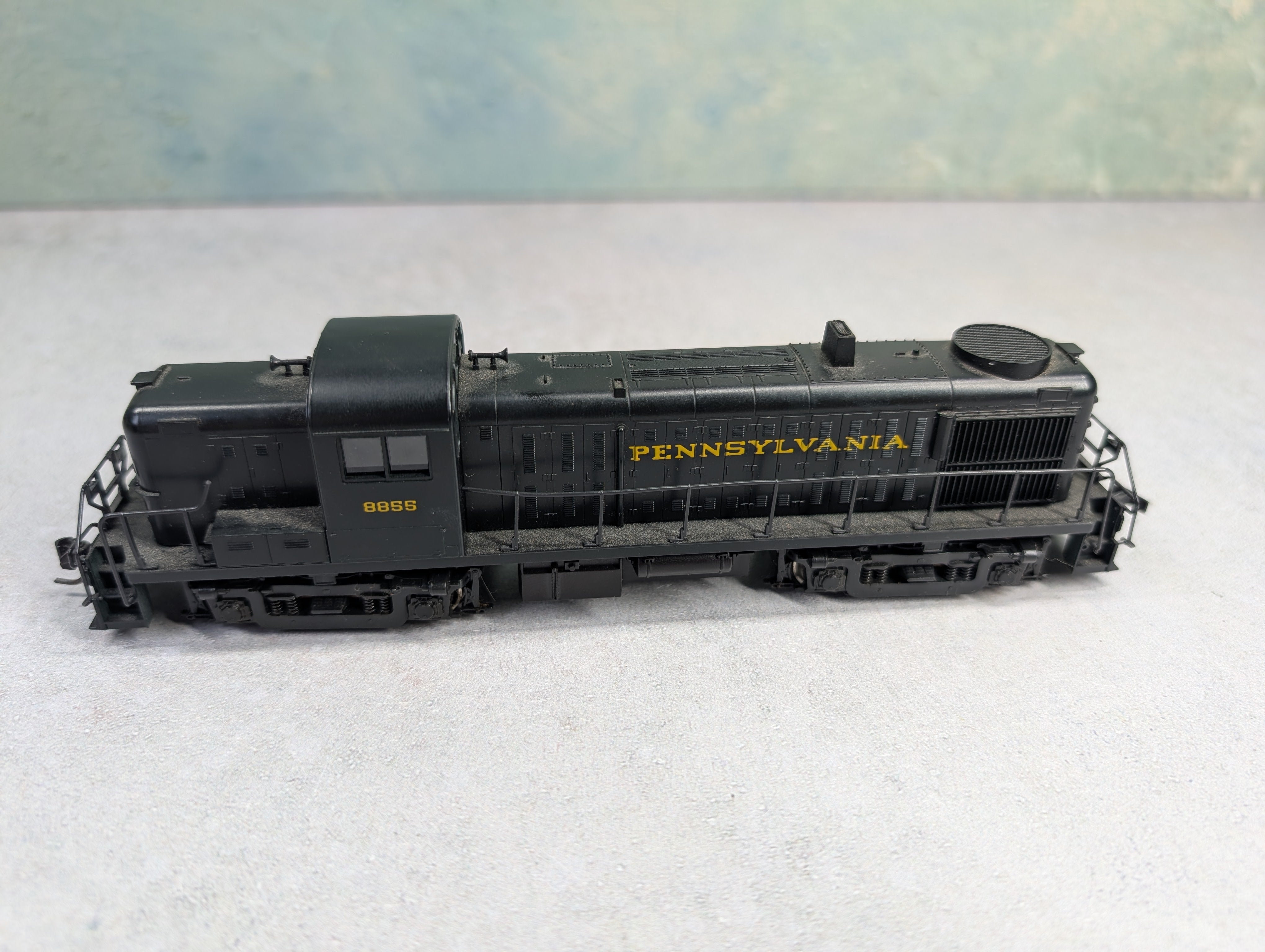 USED Atlas 7075 HO Scale Kato RS-3 Diesel Locomotive Pennsylvania #8855 Runs Great DC