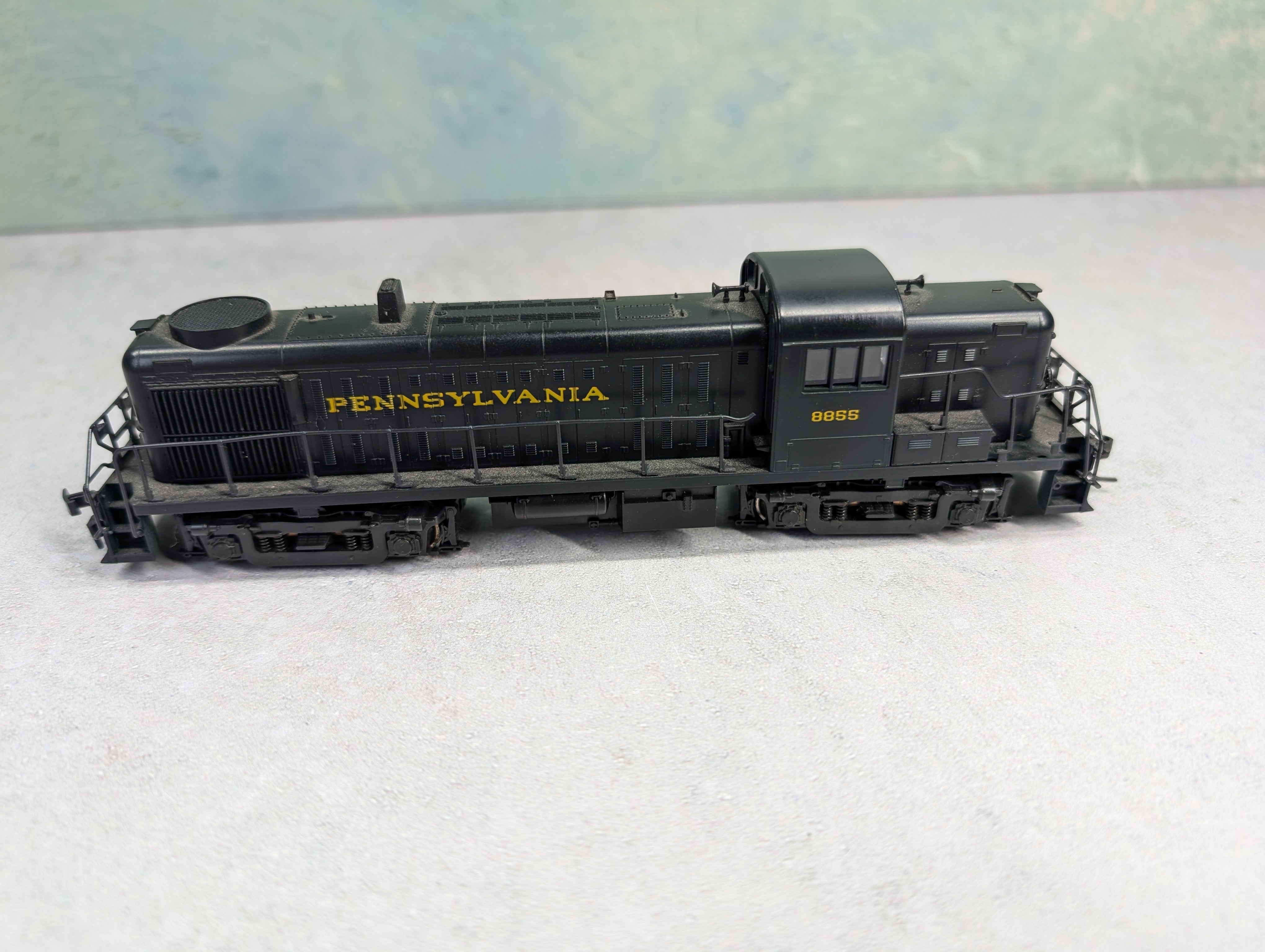 USED Atlas 7075 HO Scale Kato RS-3 Diesel Locomotive Pennsylvania #8855 Runs Great DC