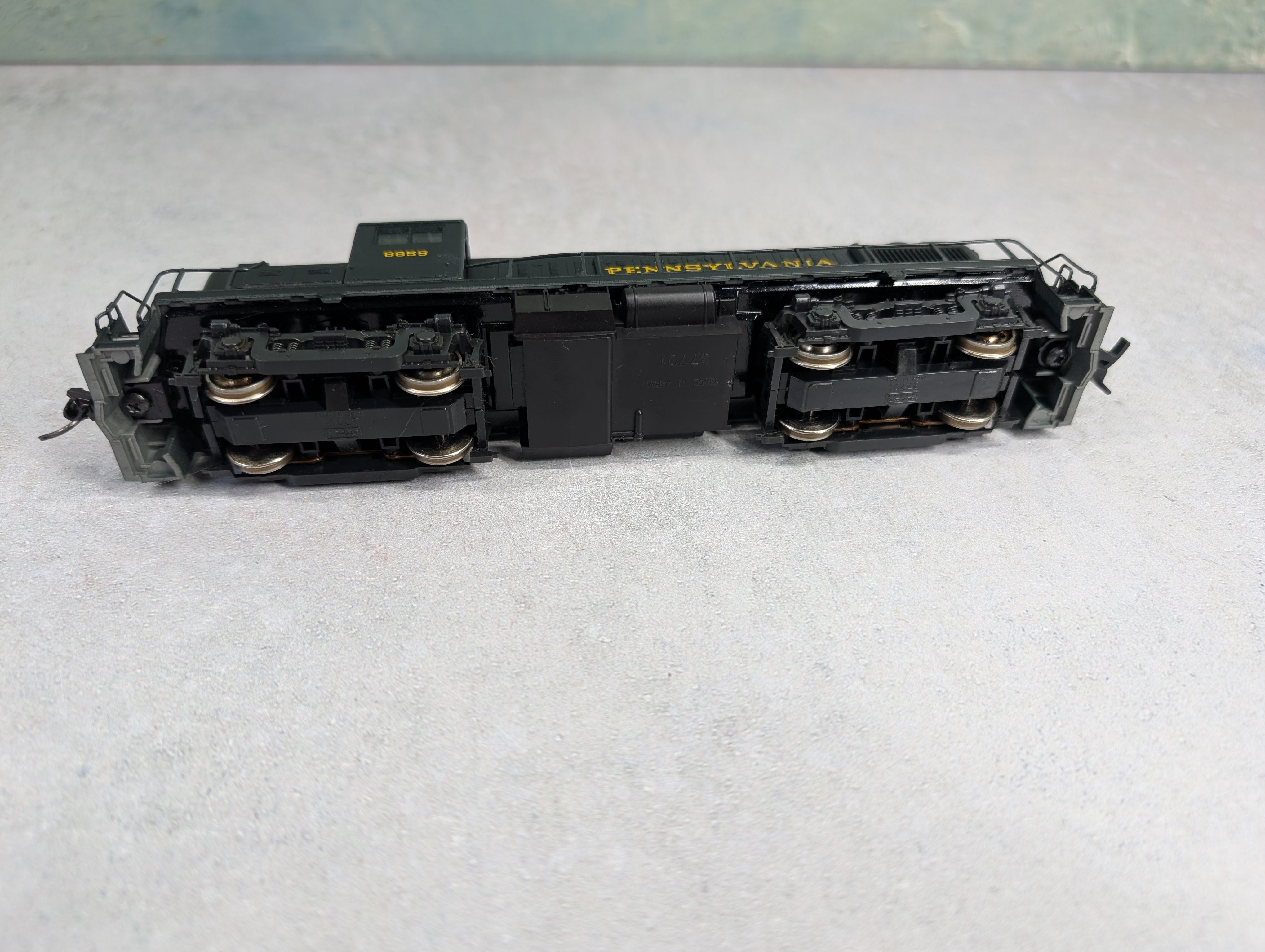USED Atlas 7075 HO Scale Kato RS-3 Diesel Locomotive Pennsylvania #8855 Runs Great DC