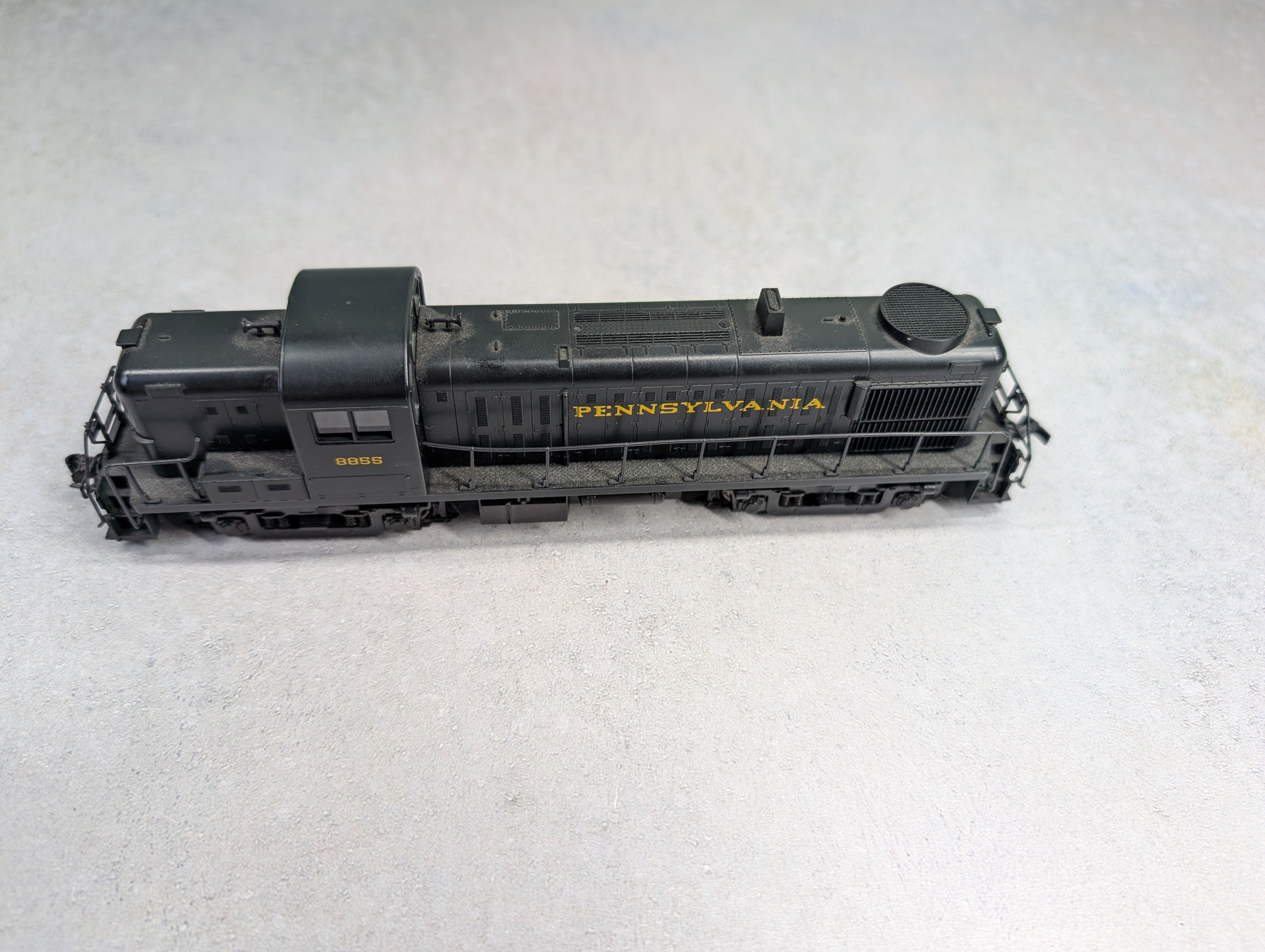 USED Atlas 7075 HO Scale Kato RS-3 Diesel Locomotive Pennsylvania #8855 Runs Great DC